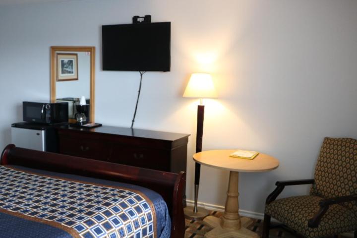 Queen Room - Disability Access photo 1