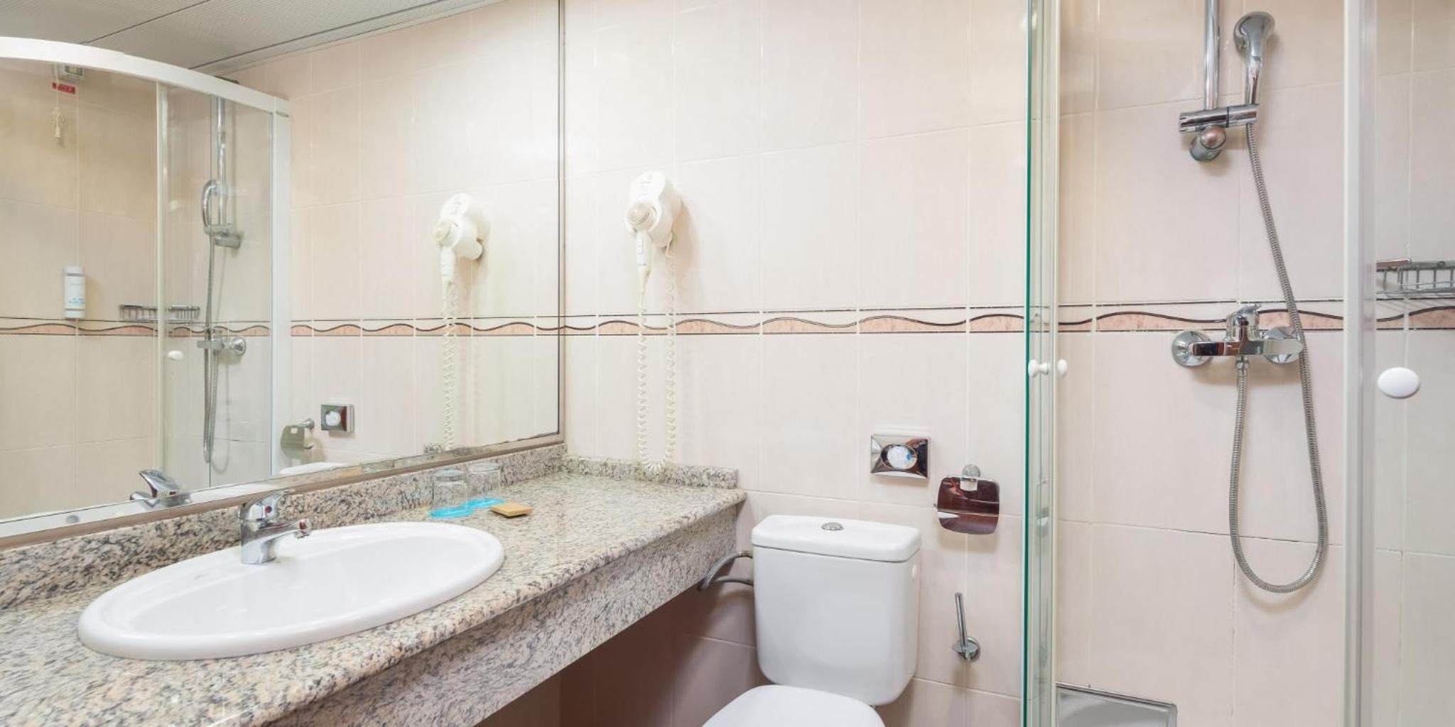 Standard Double Room - Photo 3