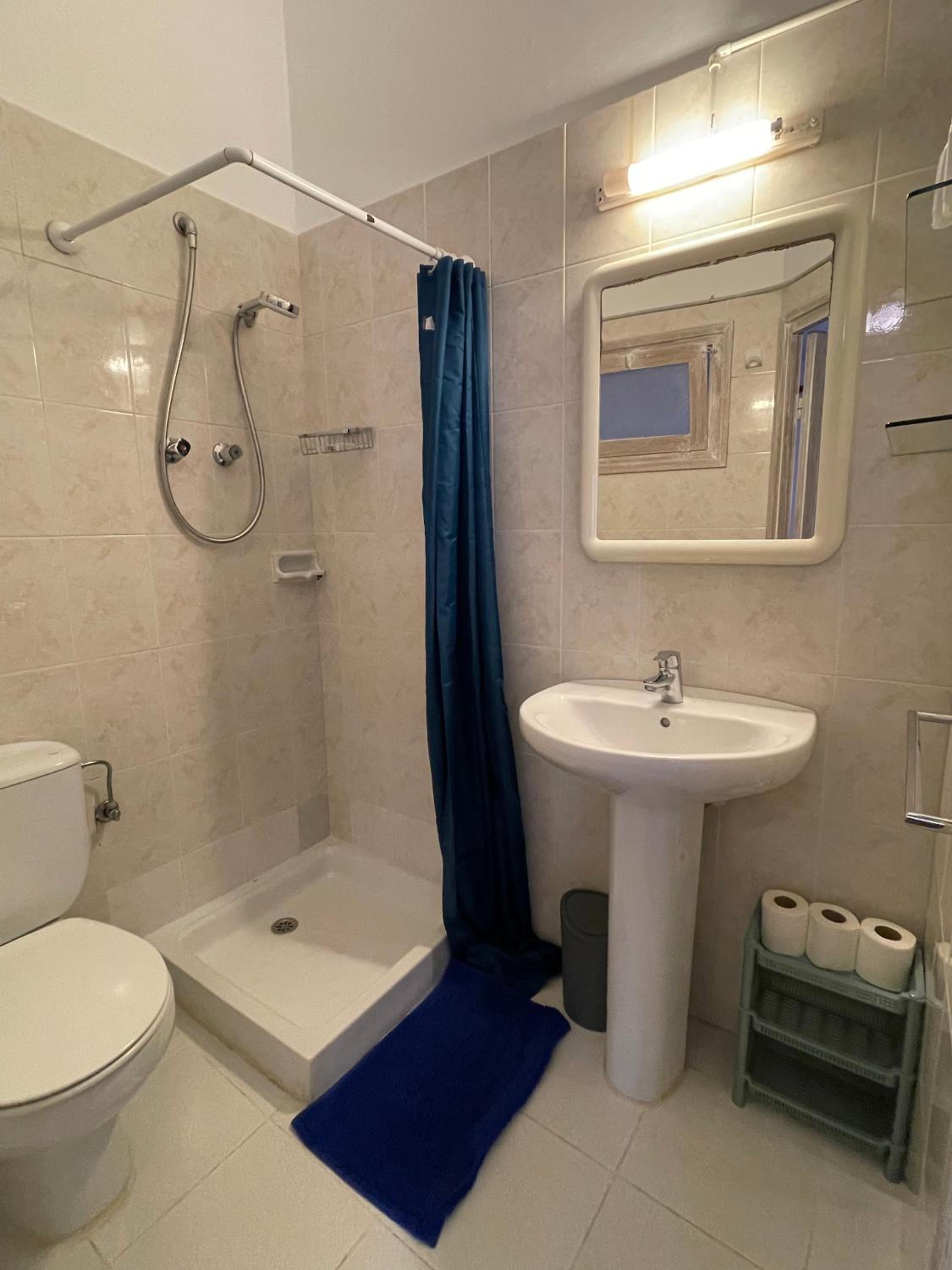 Comfort Quadruple Room - Photo 9