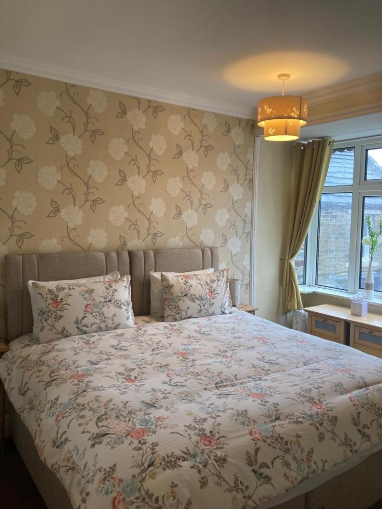 Deluxe Double or Twin Room with Mountain View