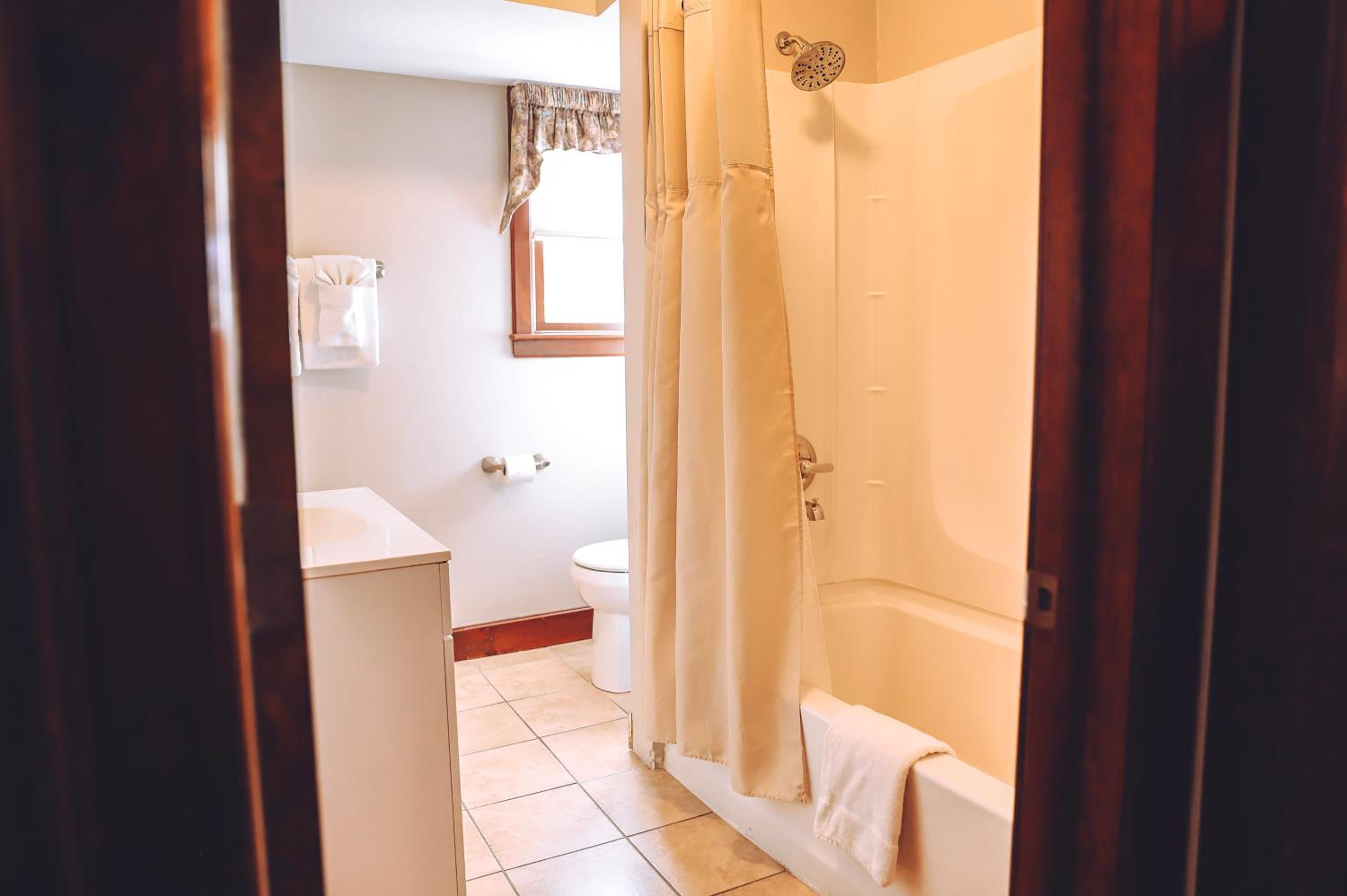 Double Room with Shared Bathroom photo 2