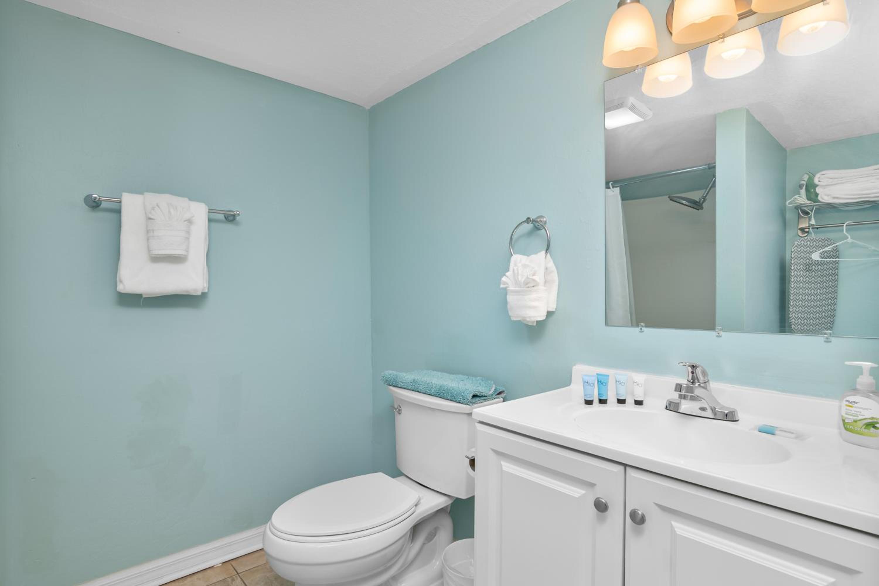 Deluxe King Suite - Photo 2
