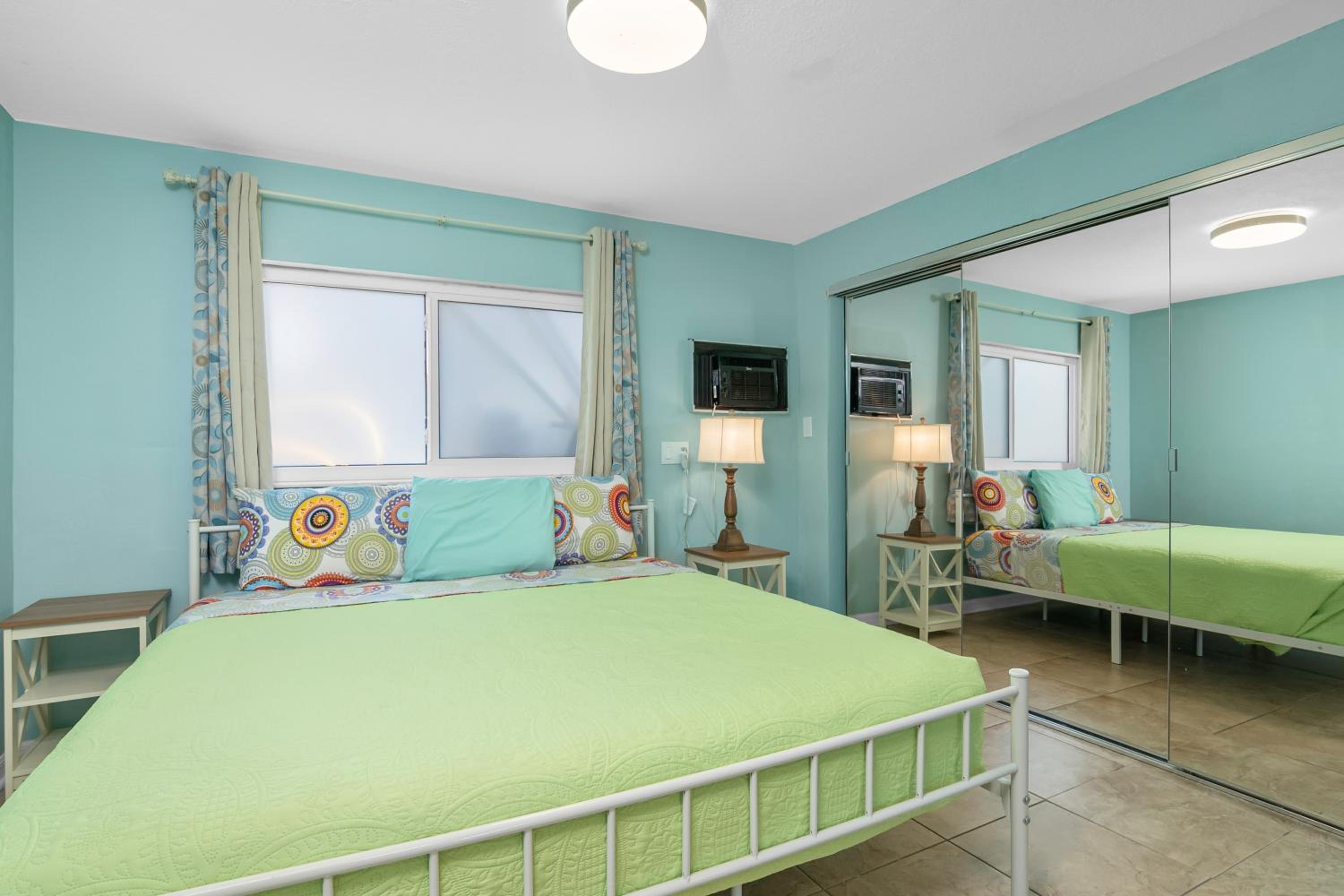 Deluxe King Suite - Photo 5