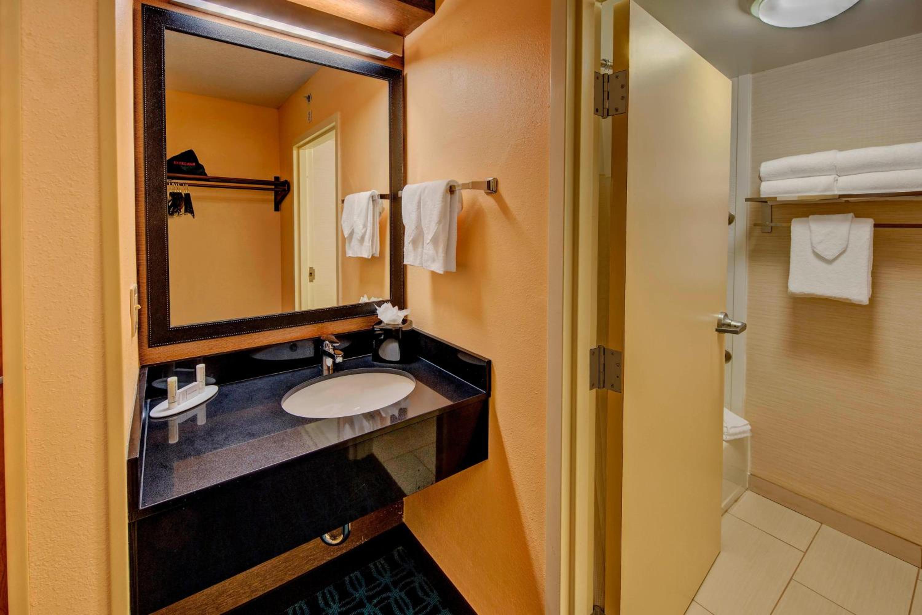 Room, 2 Queen Beds (Mobility/Hearing Access, Roll-in Shwr)