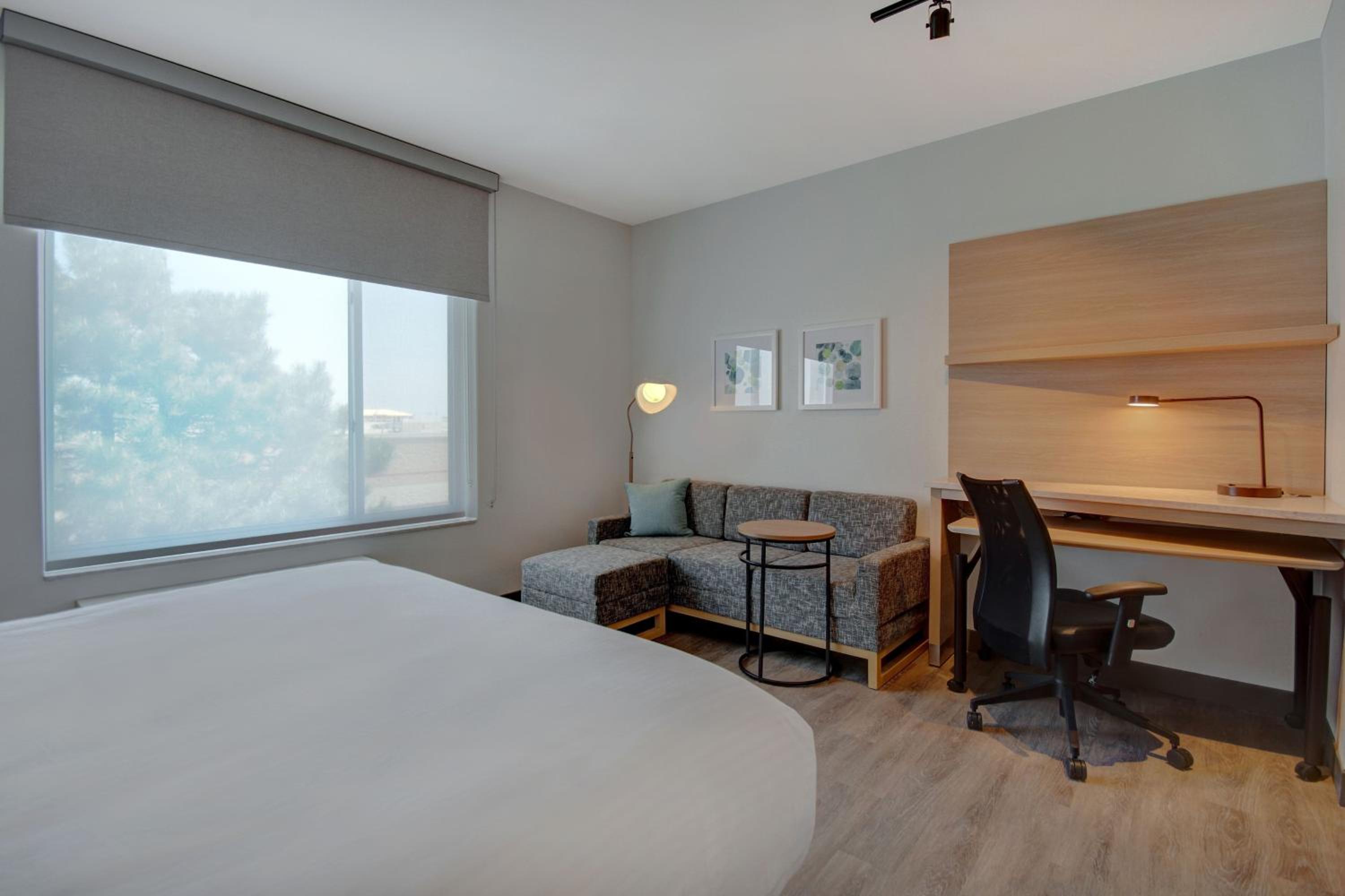 King Studio with Sofa Bed - Photo 2