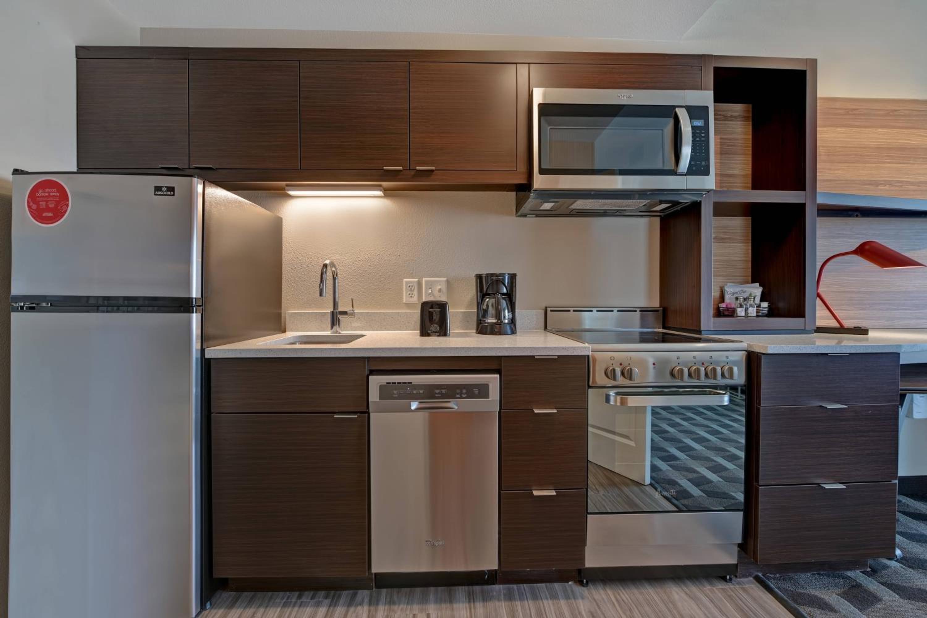 1 Bedroom Suite, 1 King, Sofa bed - Photo 6