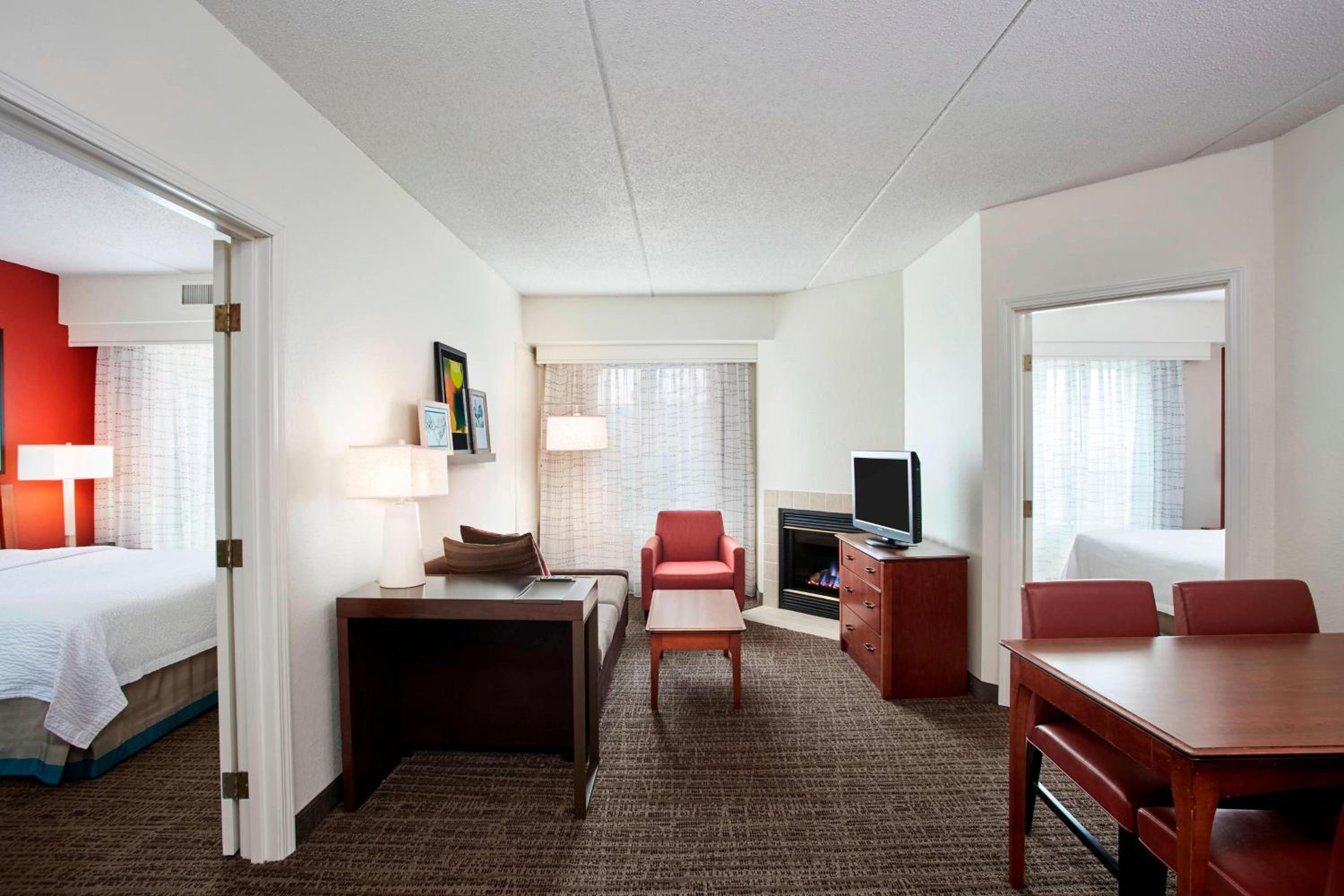Two-Bedroom Suite - Photo 2