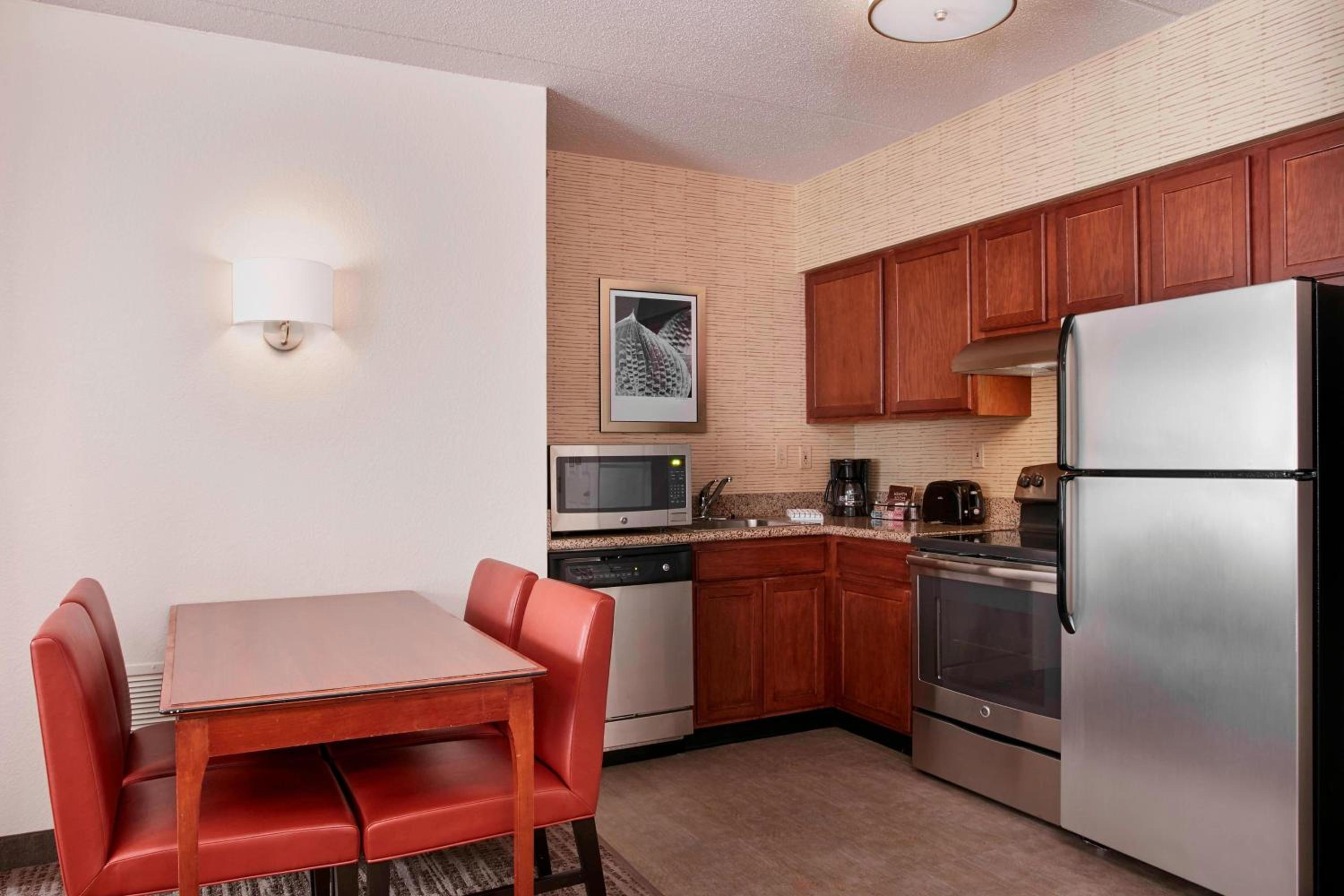 Two-Bedroom Suite - Photo 3