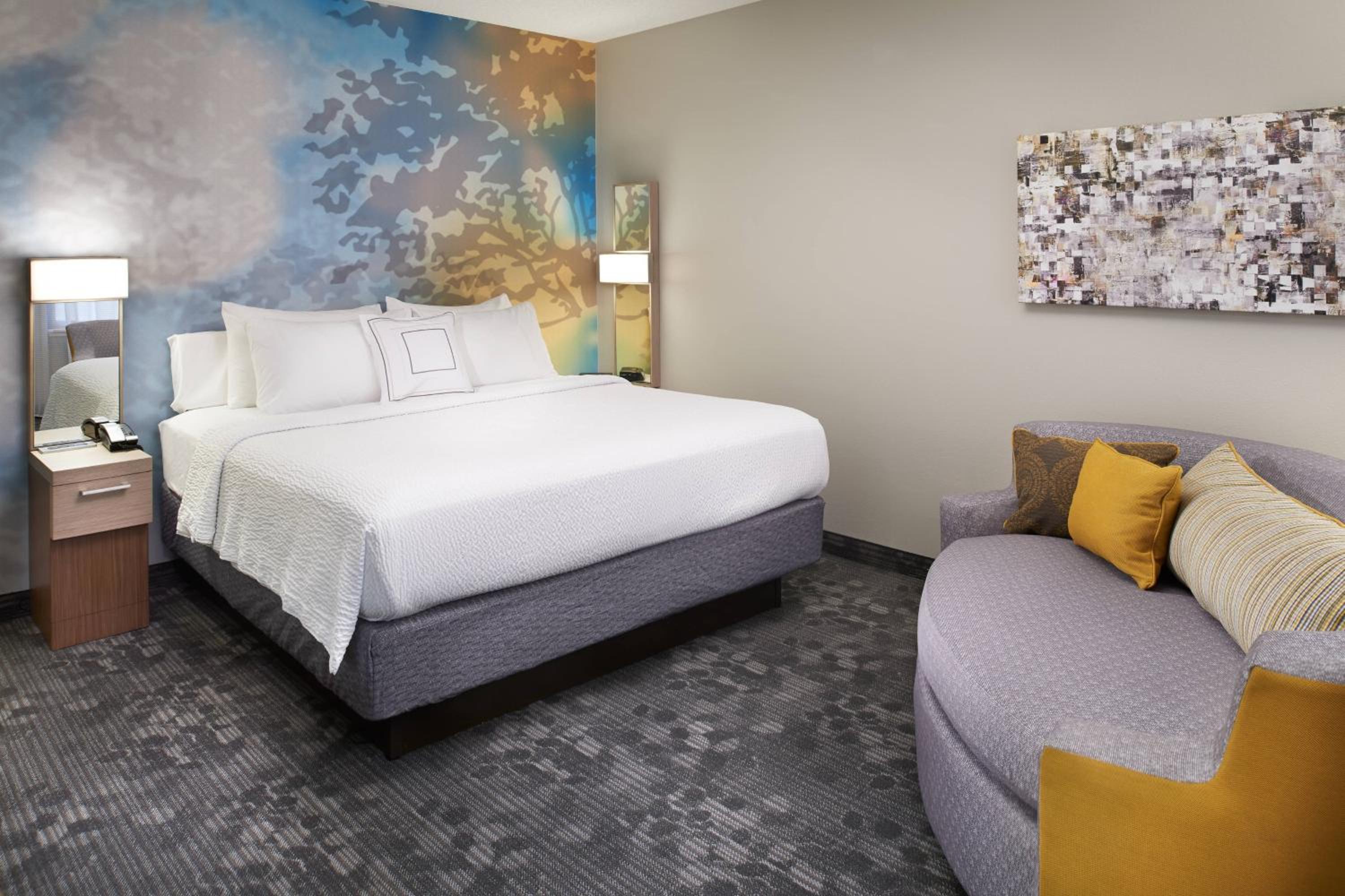 Executive King Room with Sofa Bed and Tub - Mobility Accessible