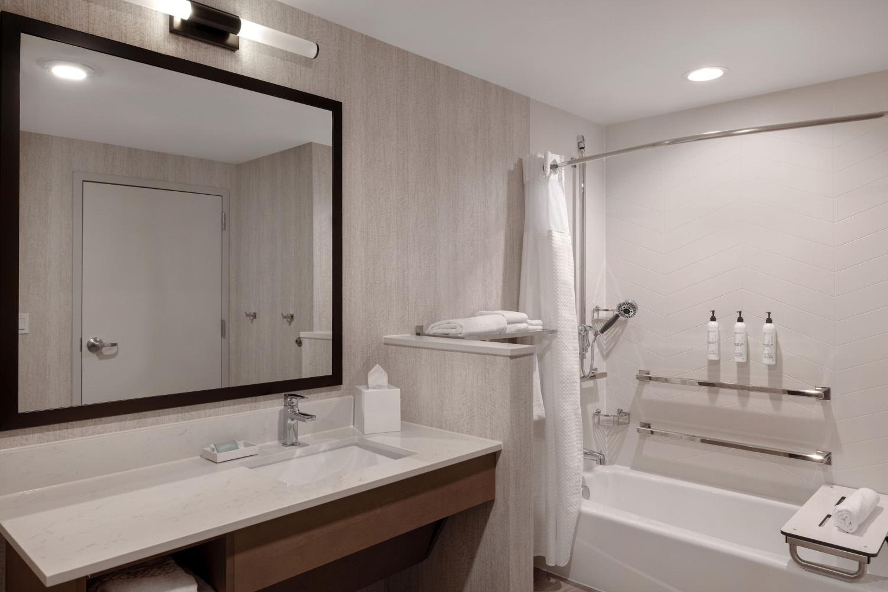 Queen Room with Two Queen Beds - Hearing Accessible - Photo 5