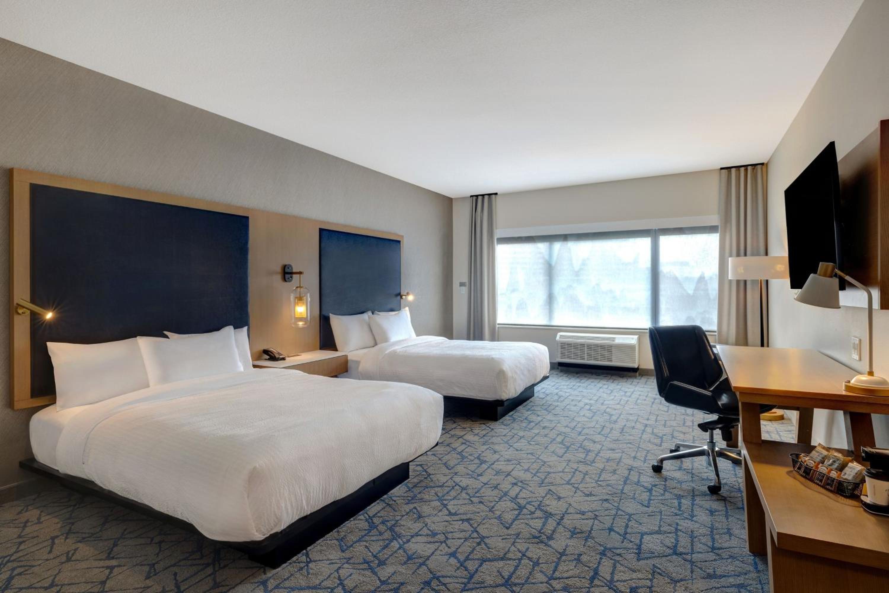 Queen Room with Two Queen Beds - Hearing Accessible - Photo 6