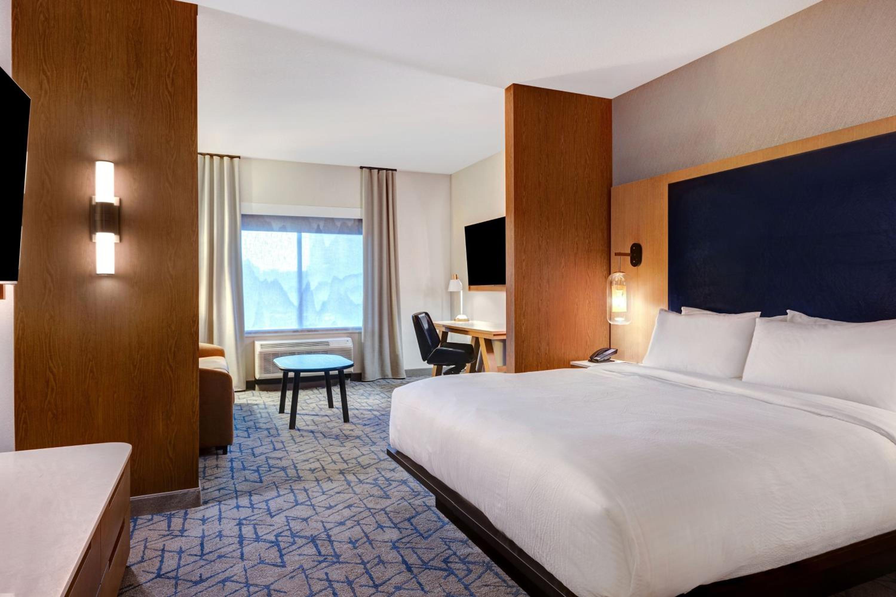 King Suite with Sofa Bed - Photo 3