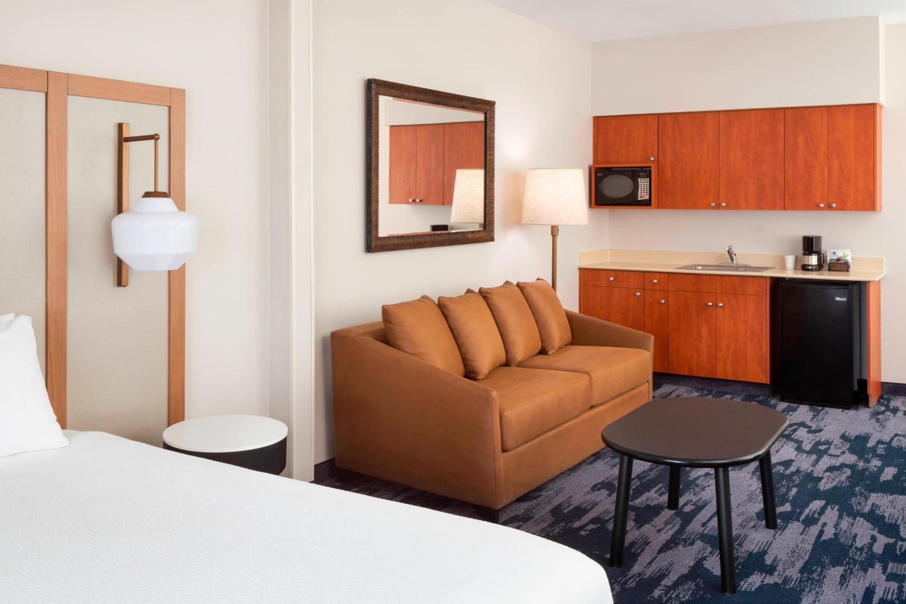 Hospitality, Hospitality Suite, 1 King, Sofa bed - Photo 2