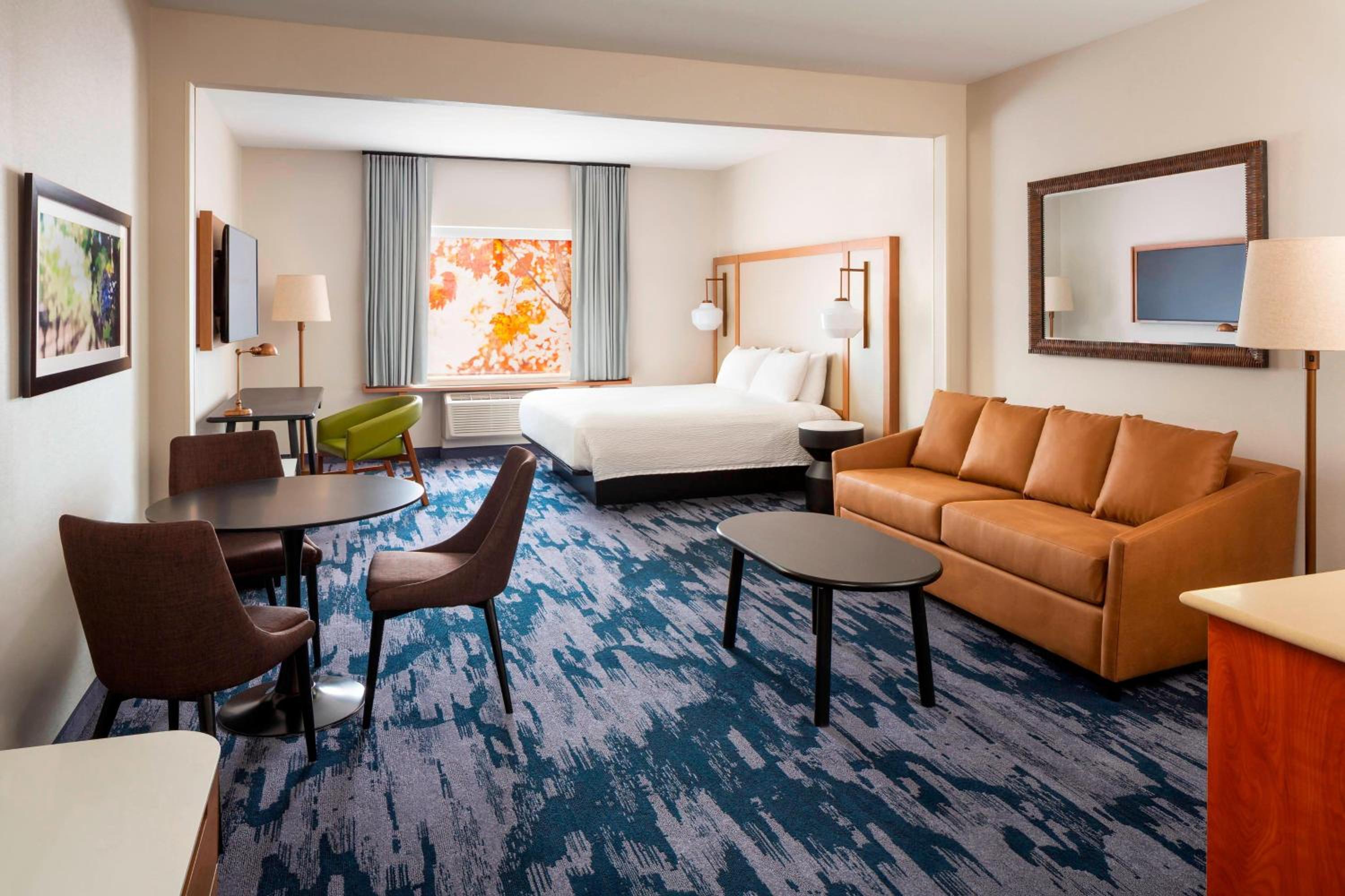 Hospitality, Hospitality Suite, 1 King, Sofa bed - Photo 1