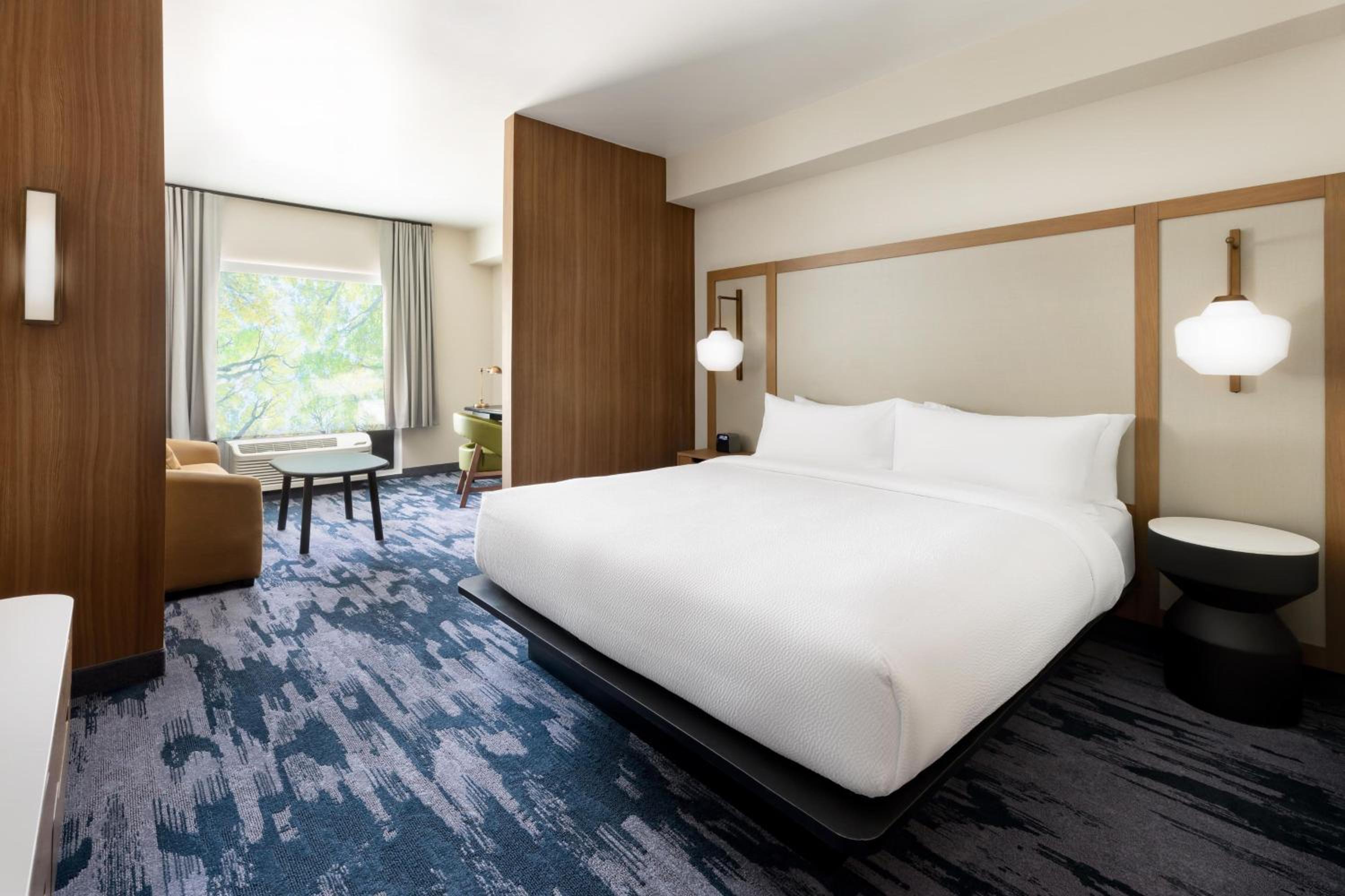 Executive King Suite with Sofa Bed - Photo 6