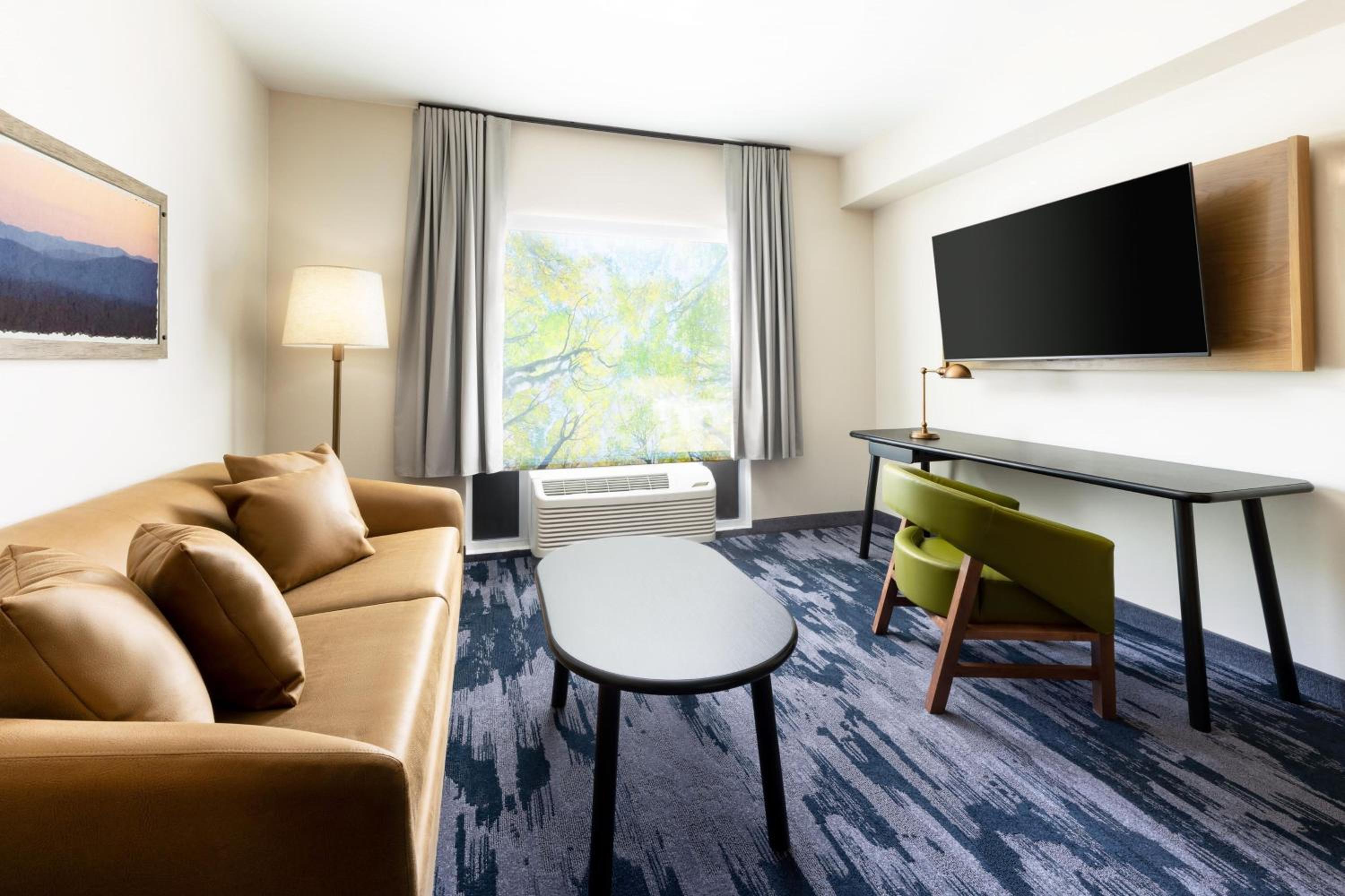 Executive King Suite with Sofa Bed - Photo 5