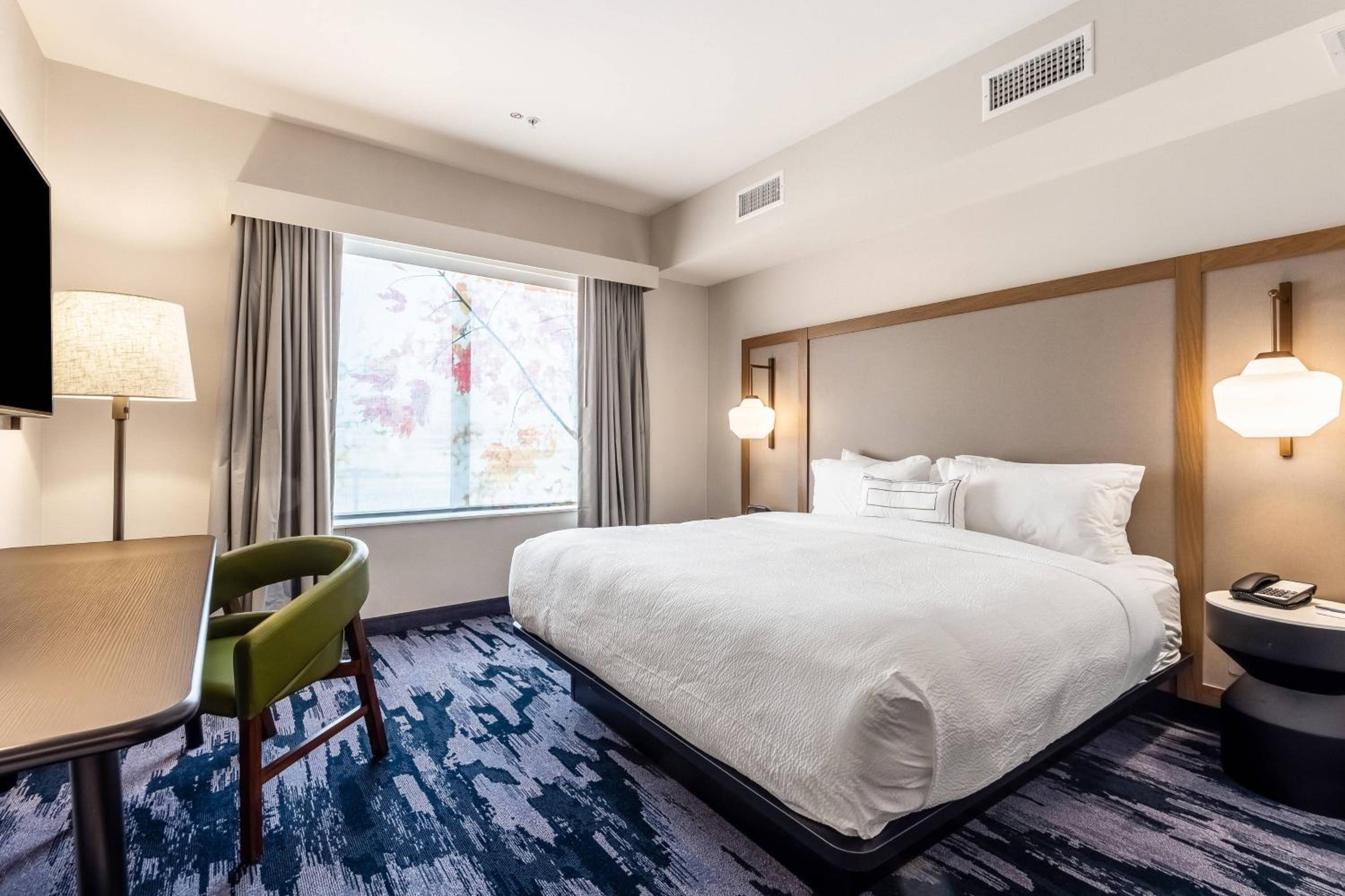 Guest Room, 1 King - Photo 2