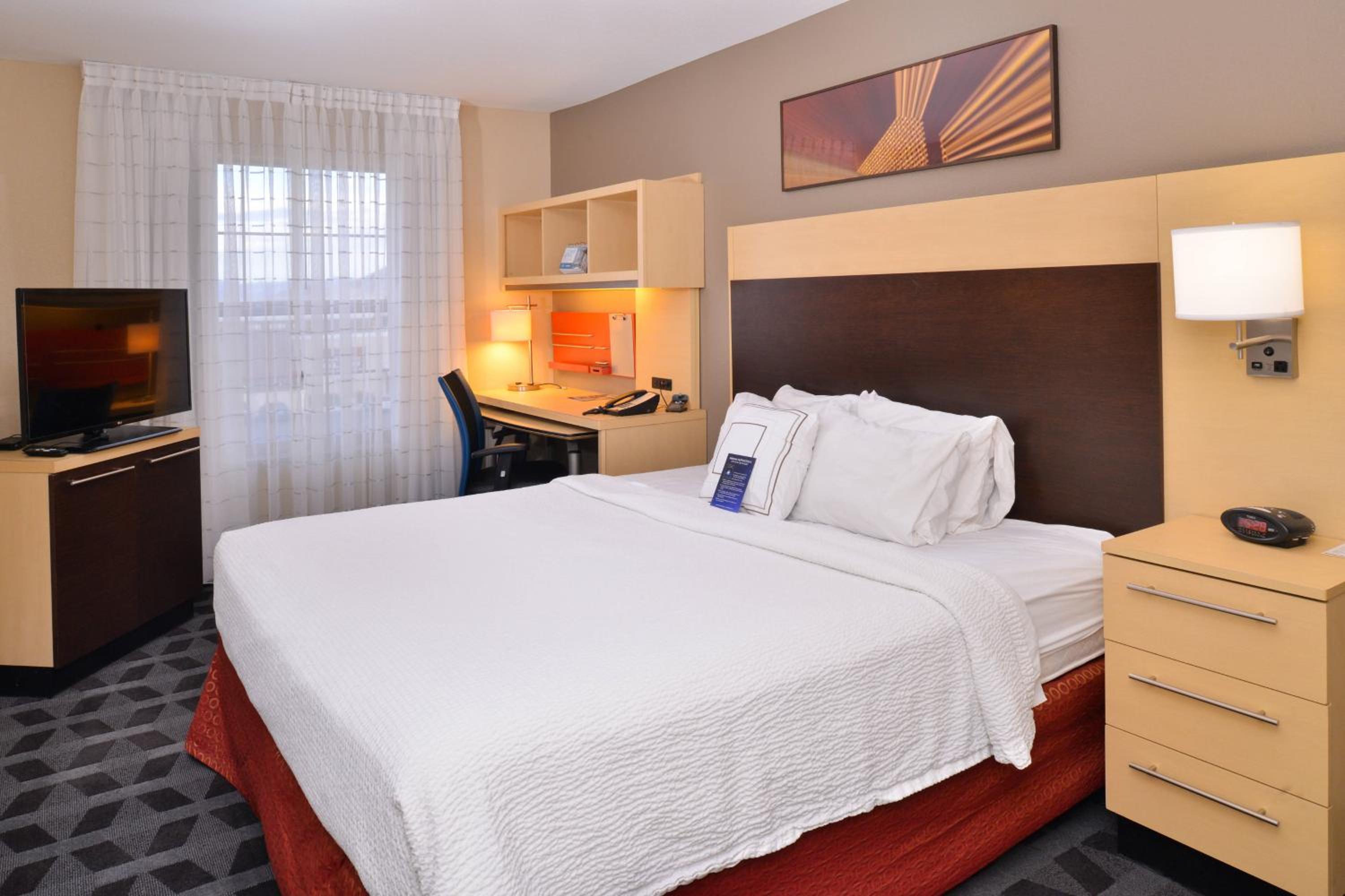 Two-Bedroom Suite - Photo 7