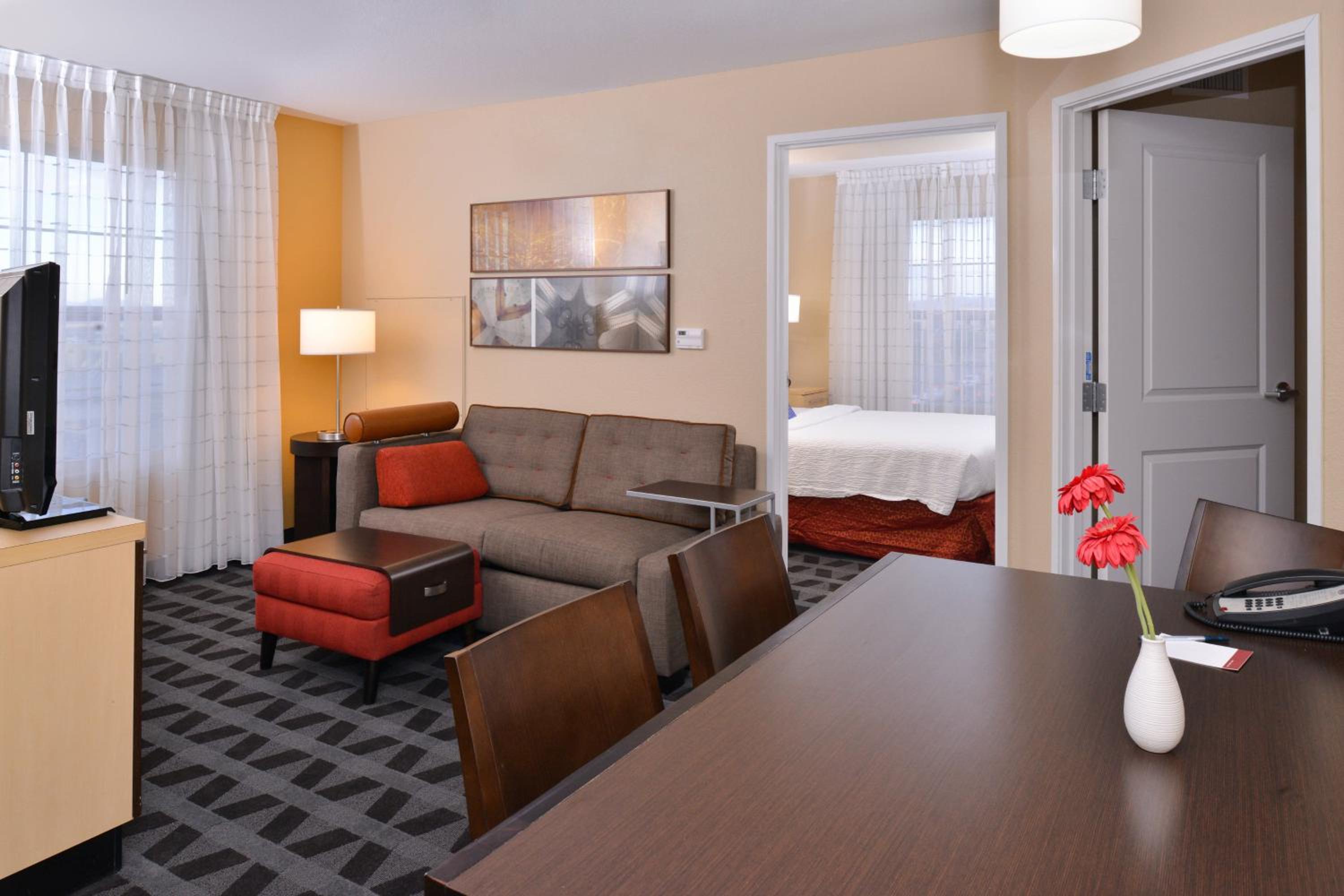 Two-Bedroom Suite - Photo 8