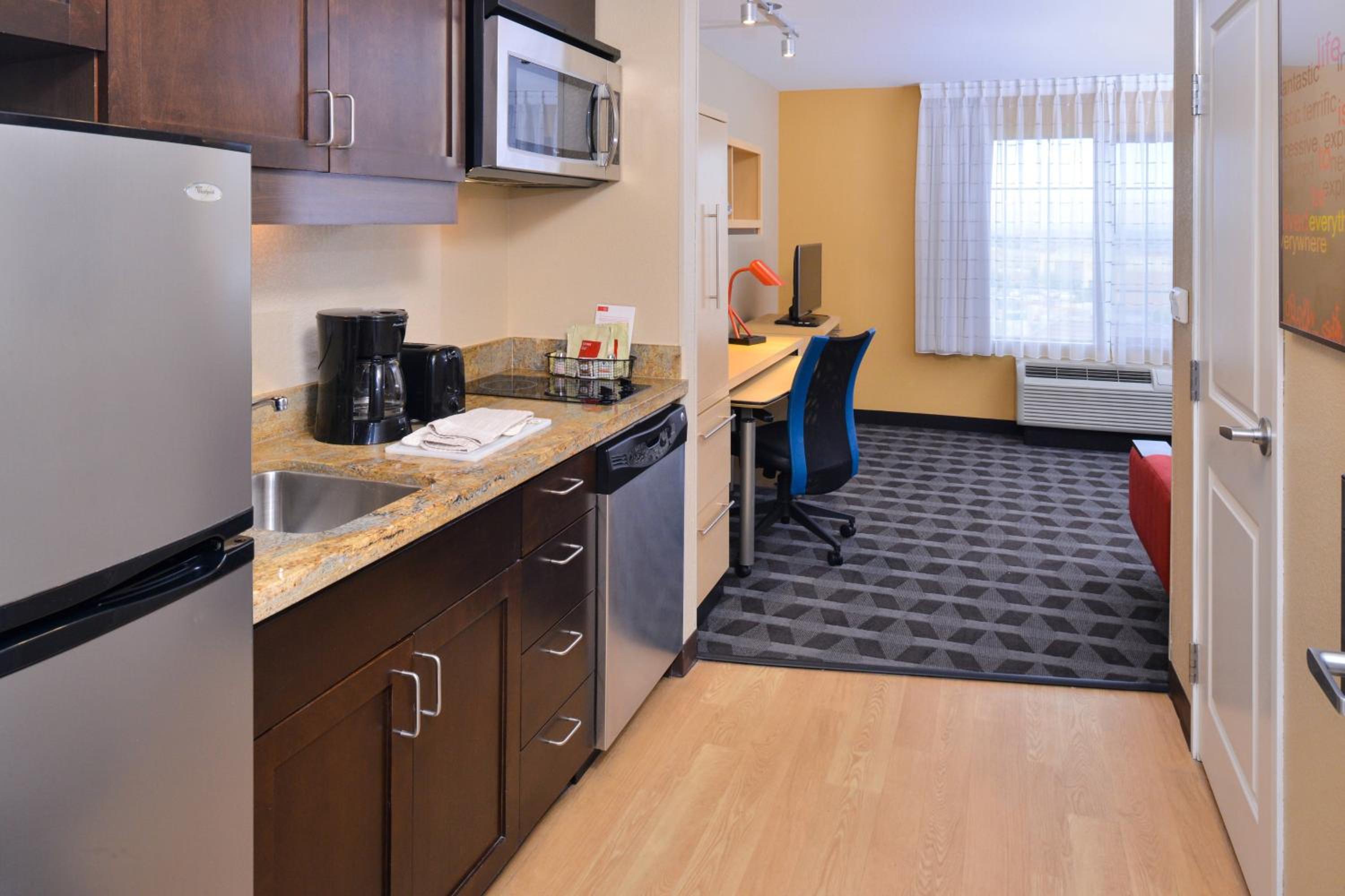 Two-Bedroom Suite - Photo 2