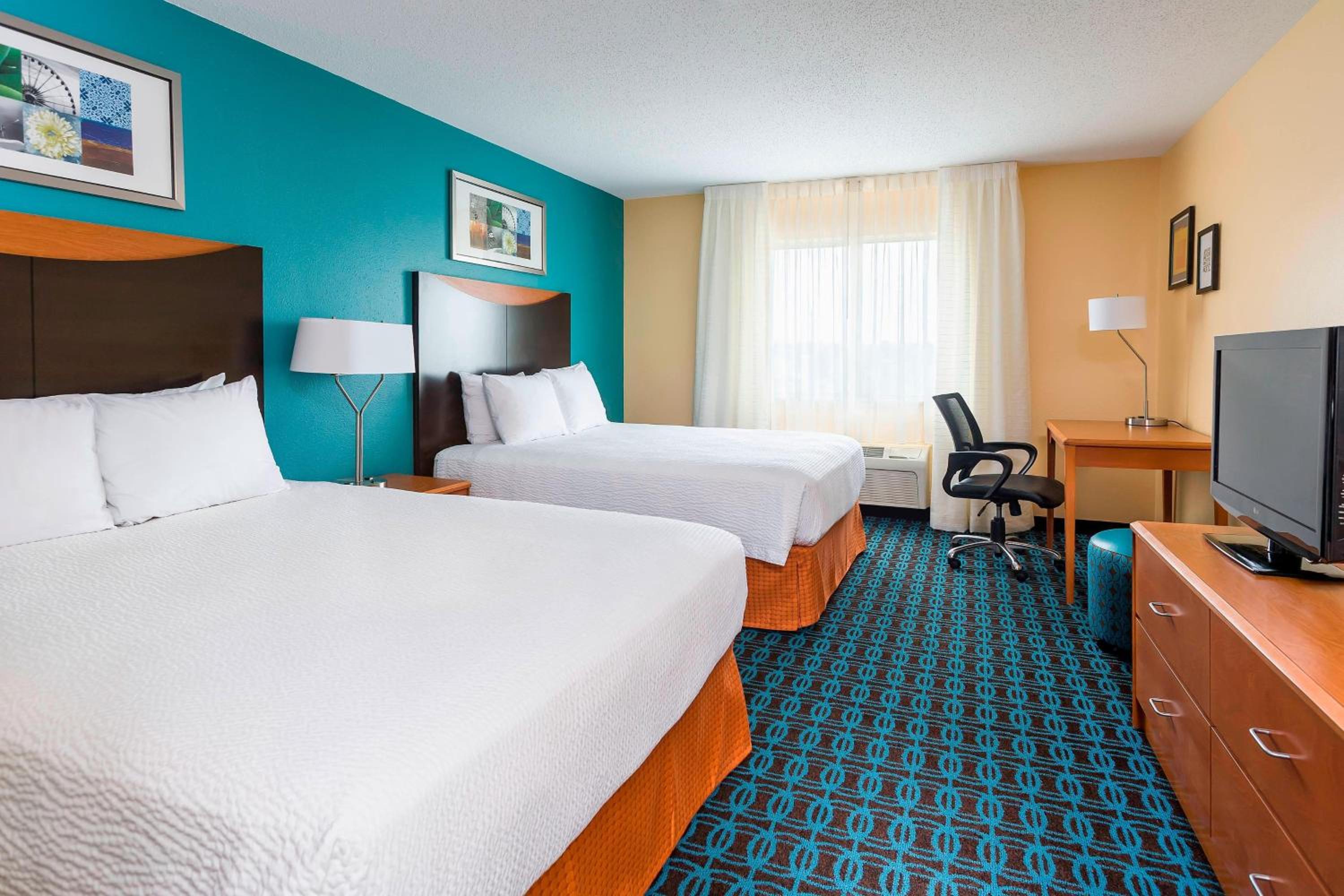Queen Room with Two Queen Beds - Photo 1