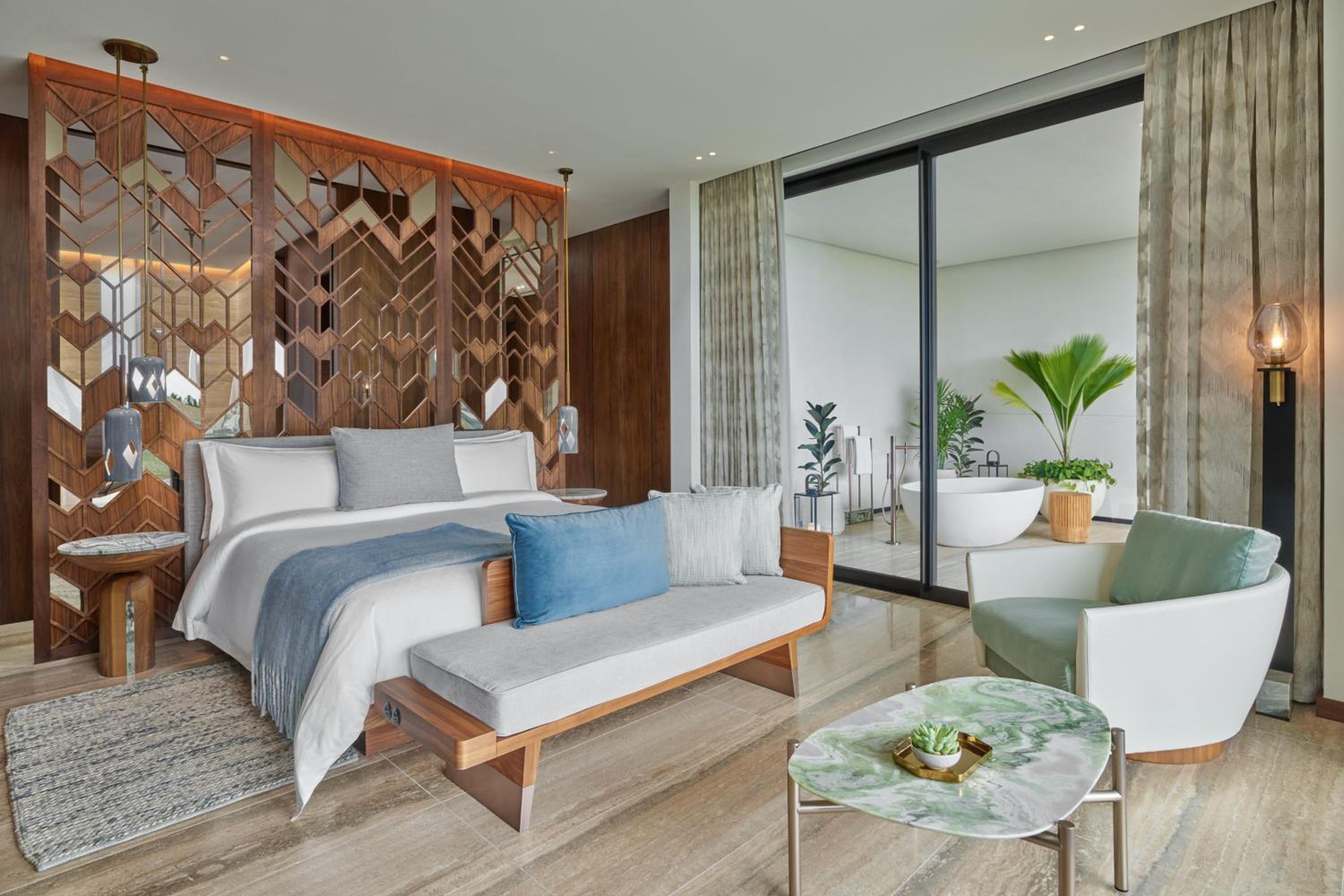Riviera Luxe Corner King Room with Ocean View - Photo 1