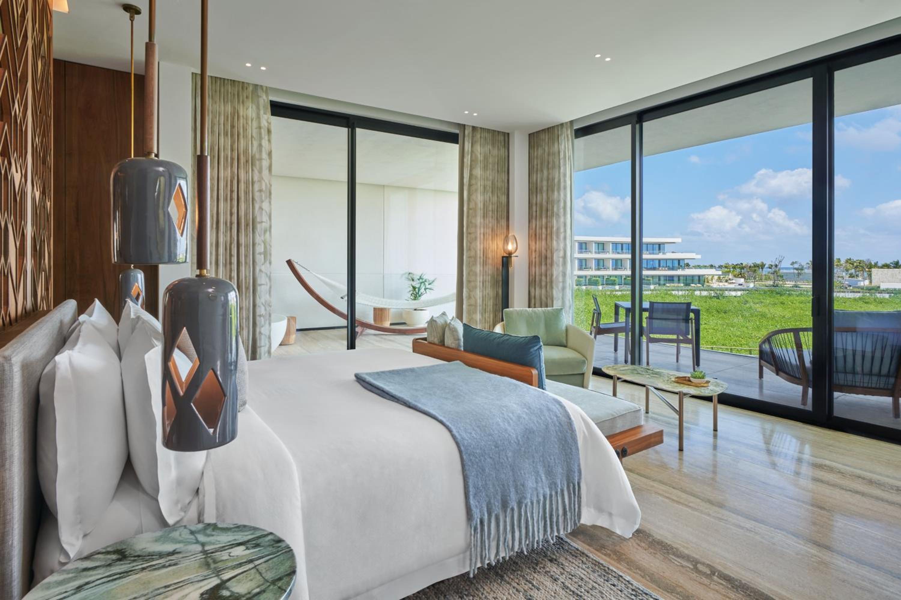 Riviera Luxe Corner King Room with Ocean View - Photo 9