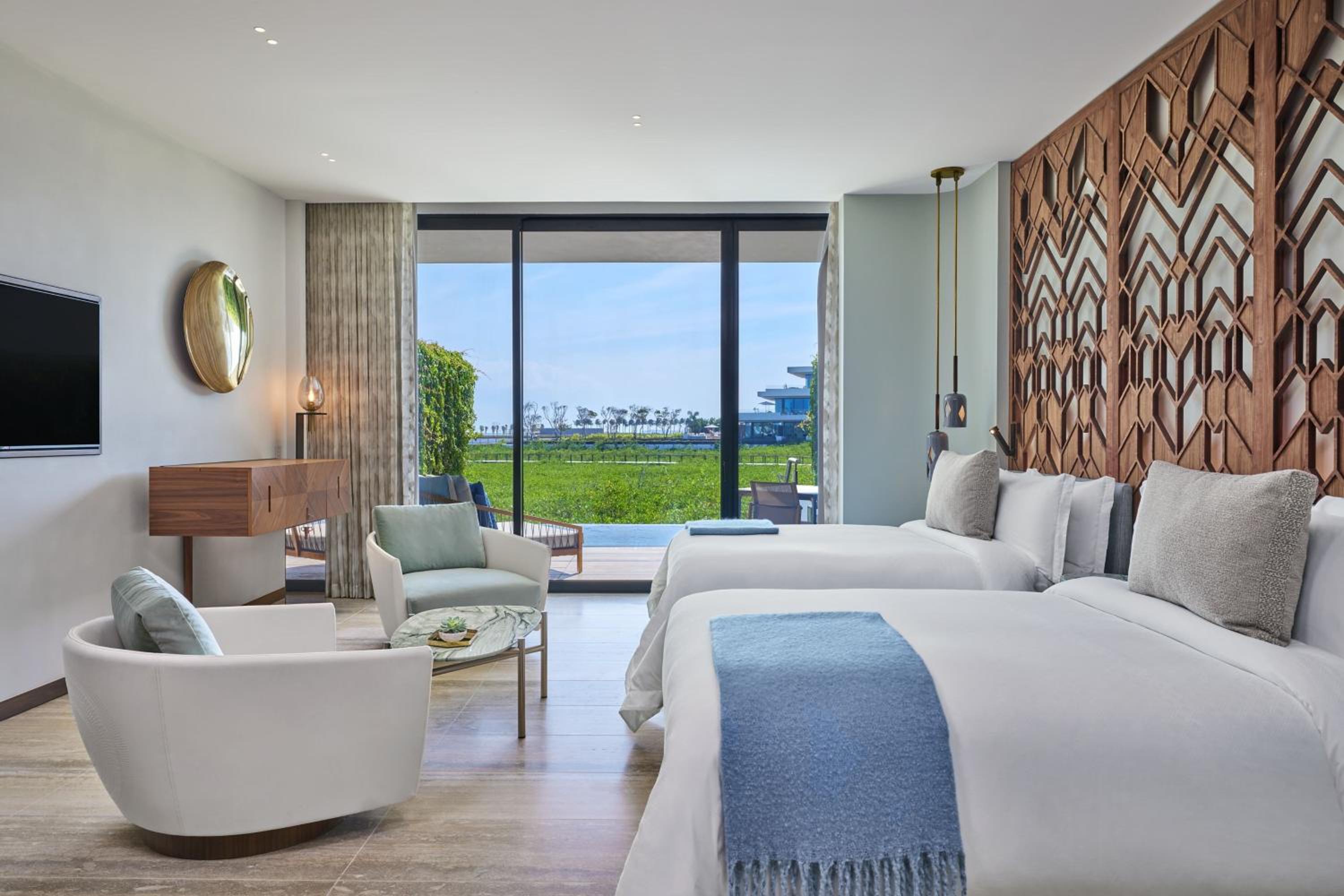 Grand Luxe Queen Room with Two Queen Beds, Ocean View and Plunge Pool - Photo 1