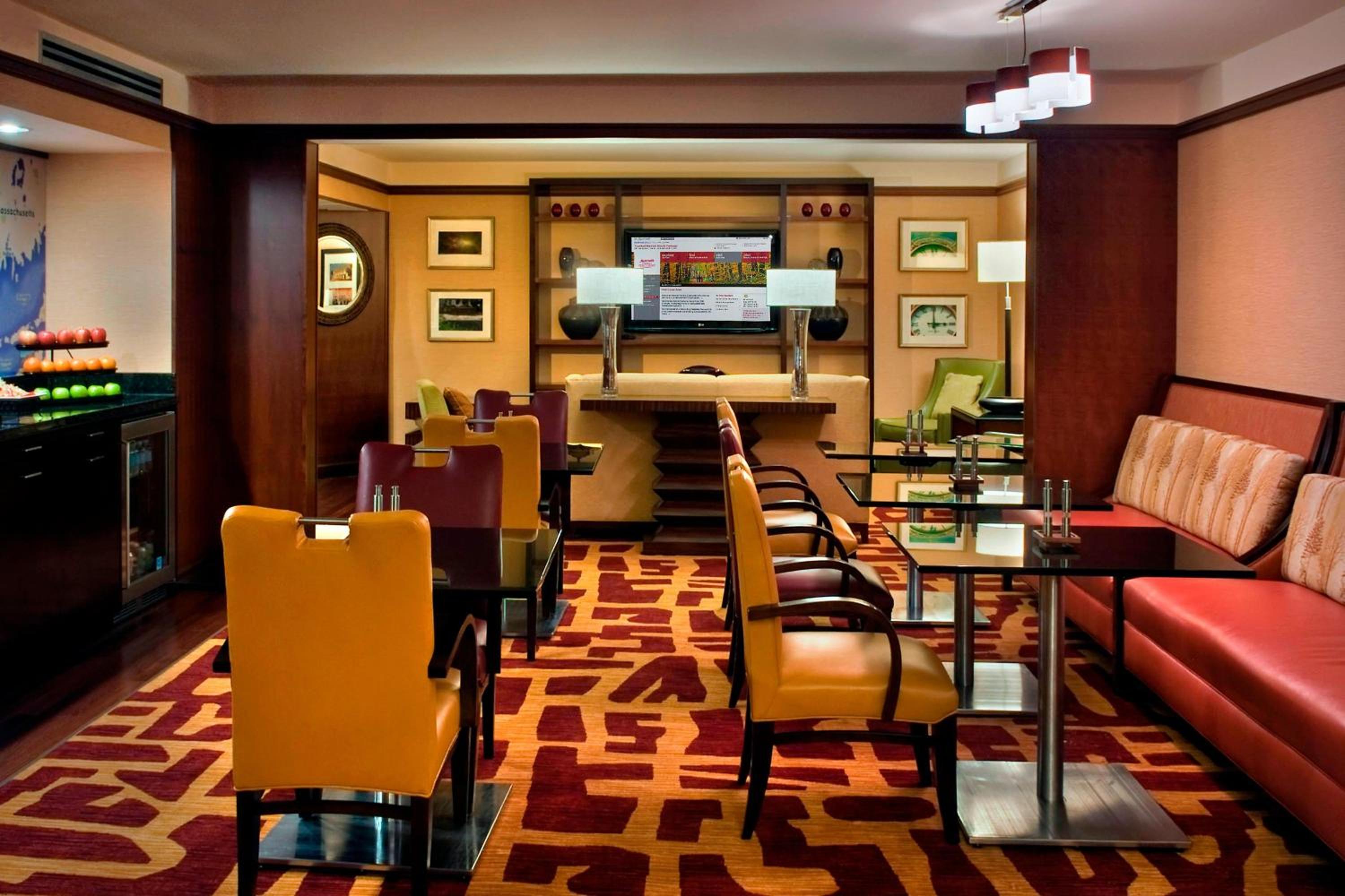 Concierge Level King Room - Photo 2