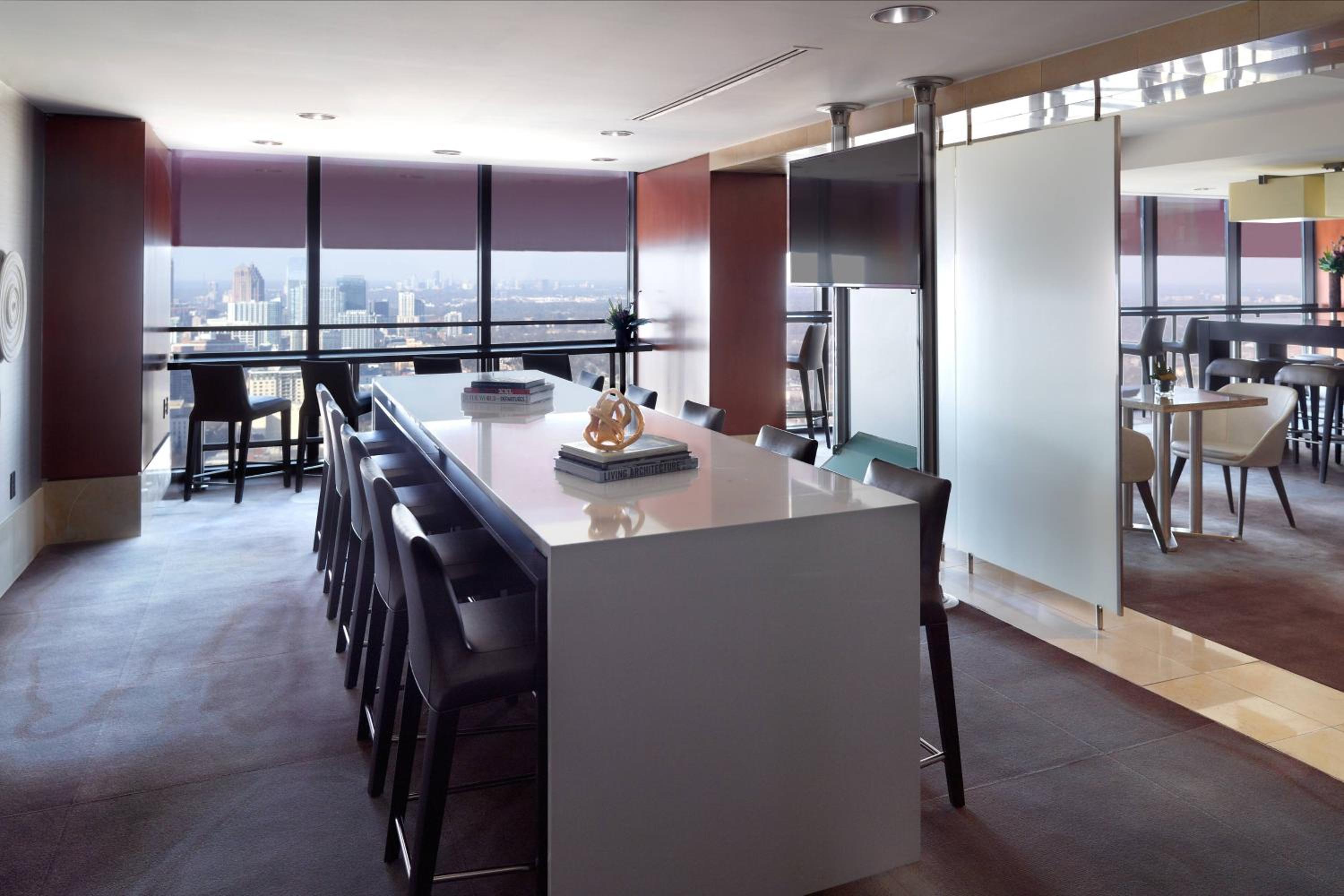 King with City View - Concierge Level photo 3