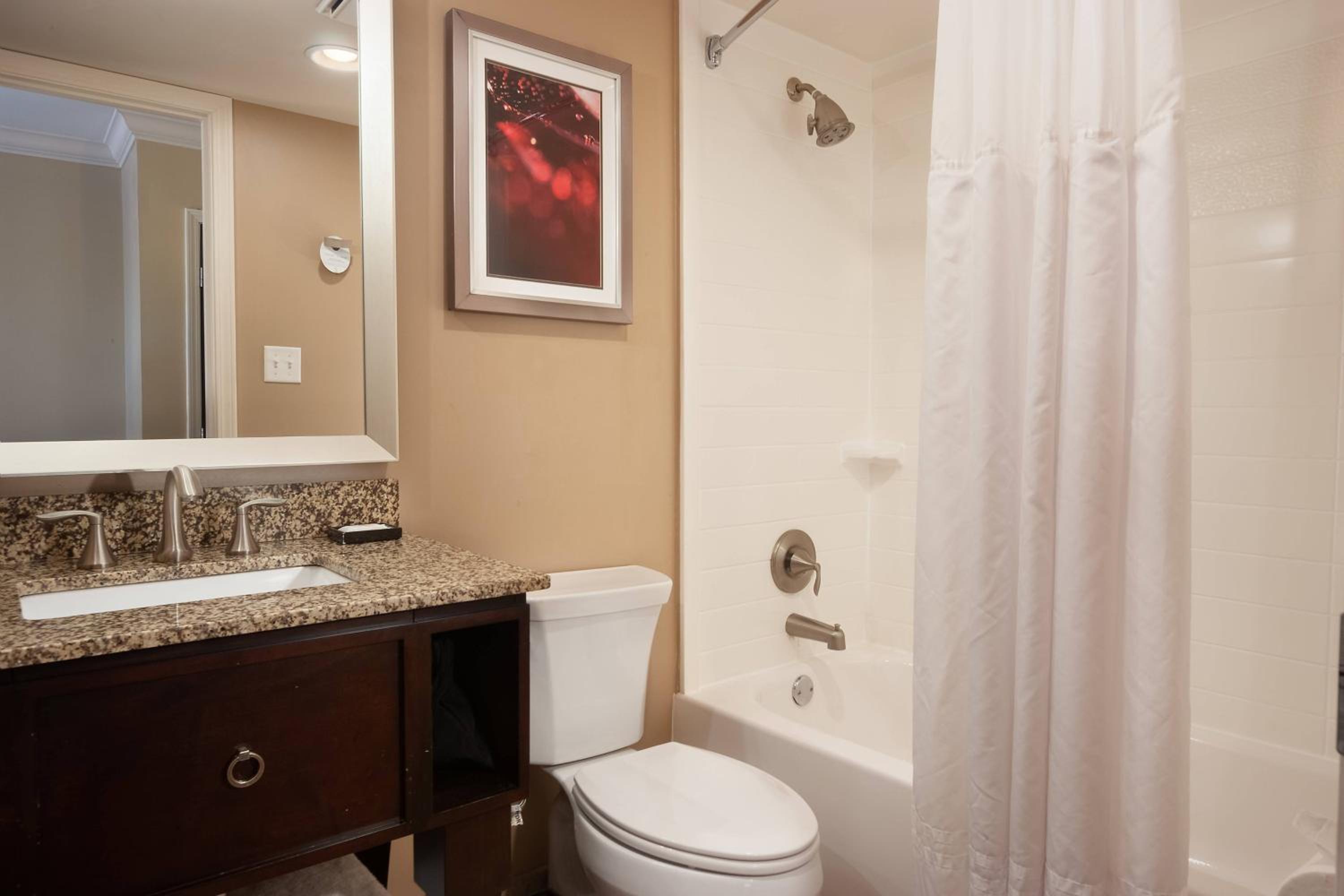 Available room thumbnail 5