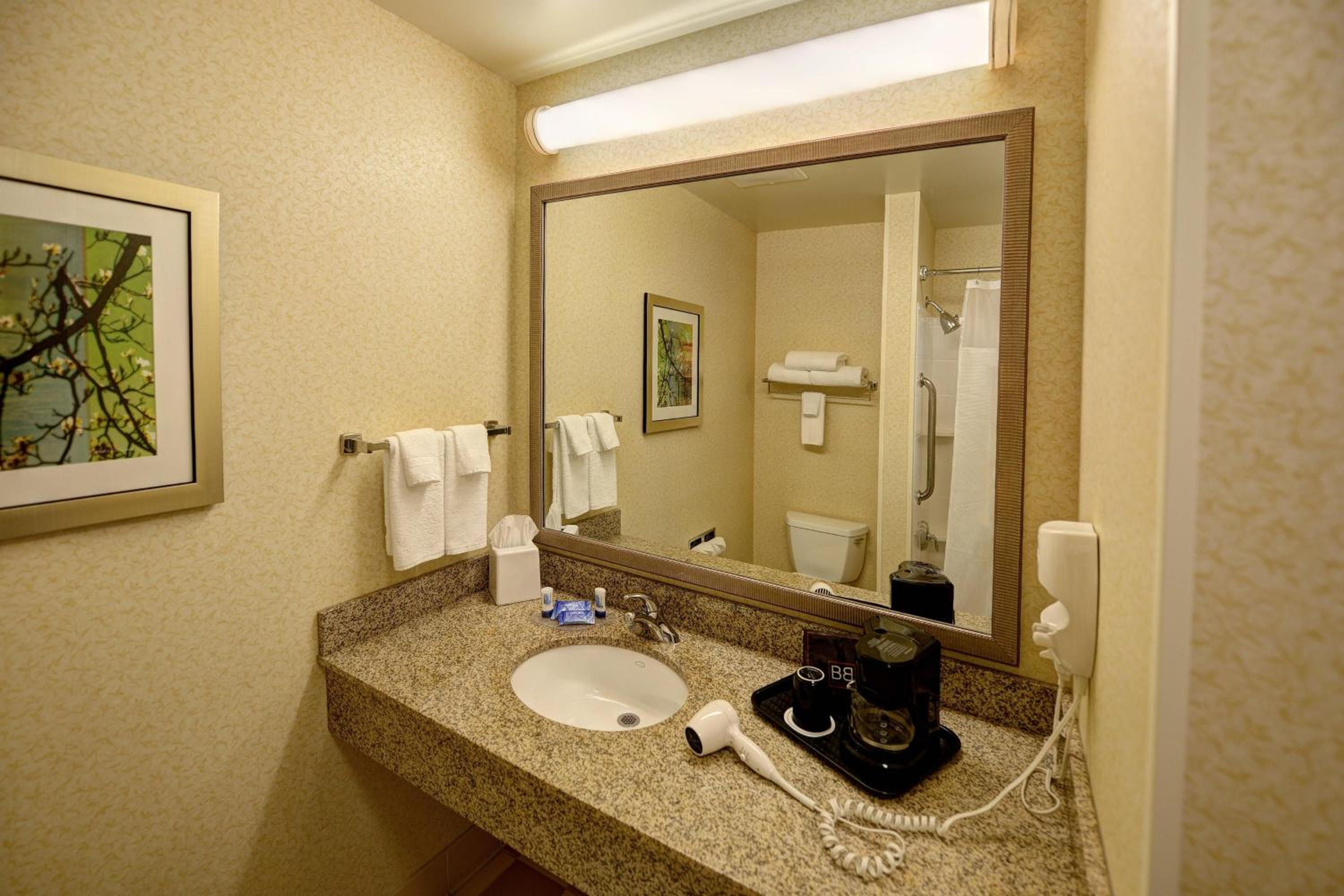 Guest Room 2 Queen  - Photo 2