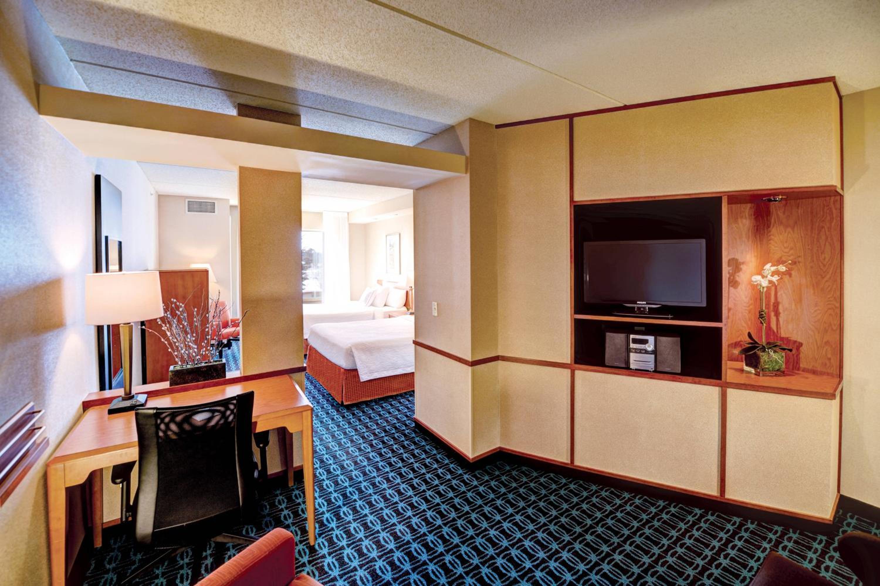 Larger Guest Room 2 Queen, Sofa bed