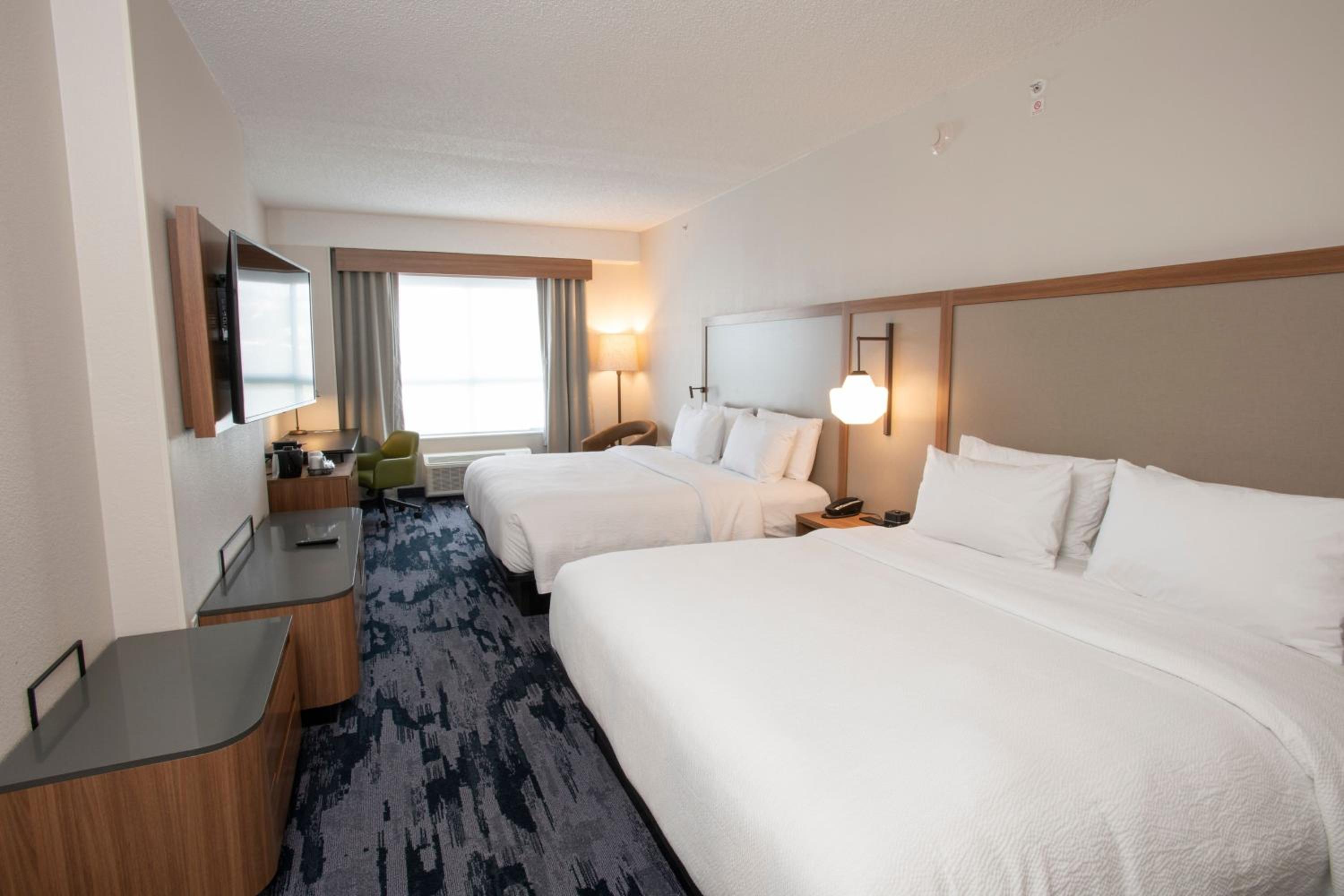 Standard King Room with Two King Beds - Photo 1
