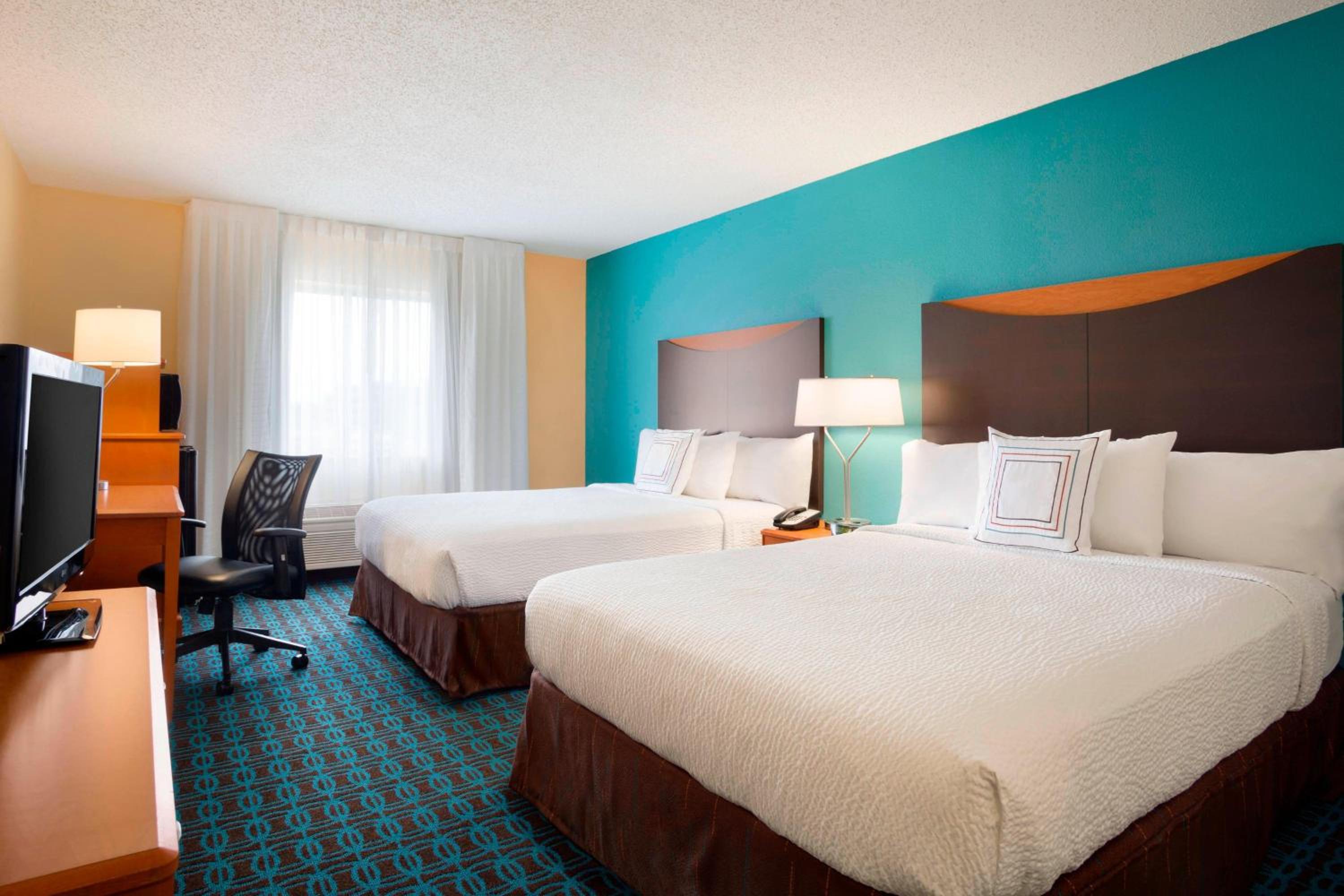 Queen Room with Two Queen Beds - Photo 1