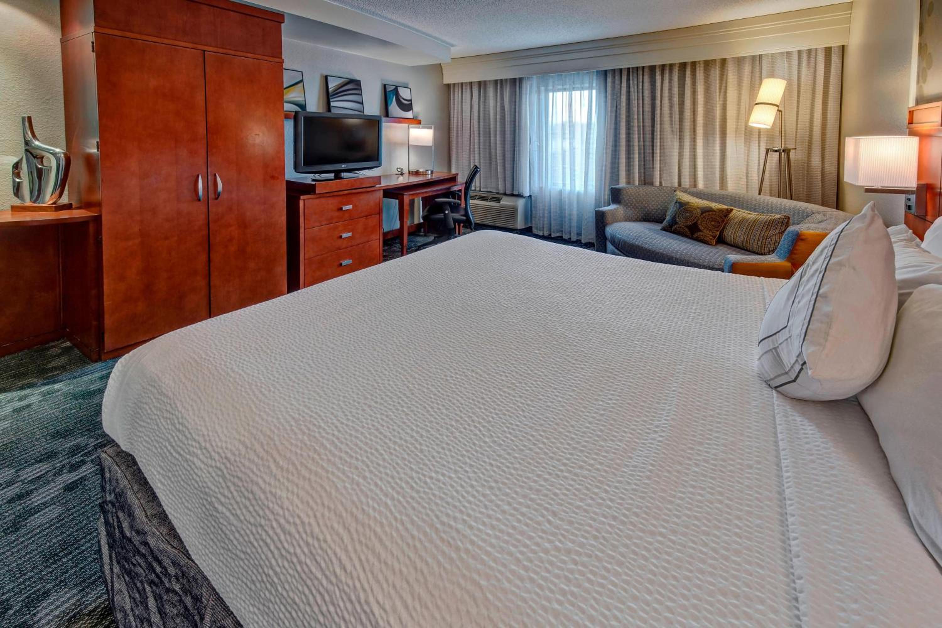 King Room with Sofa Bed - Hearing Accessible - Photo 1