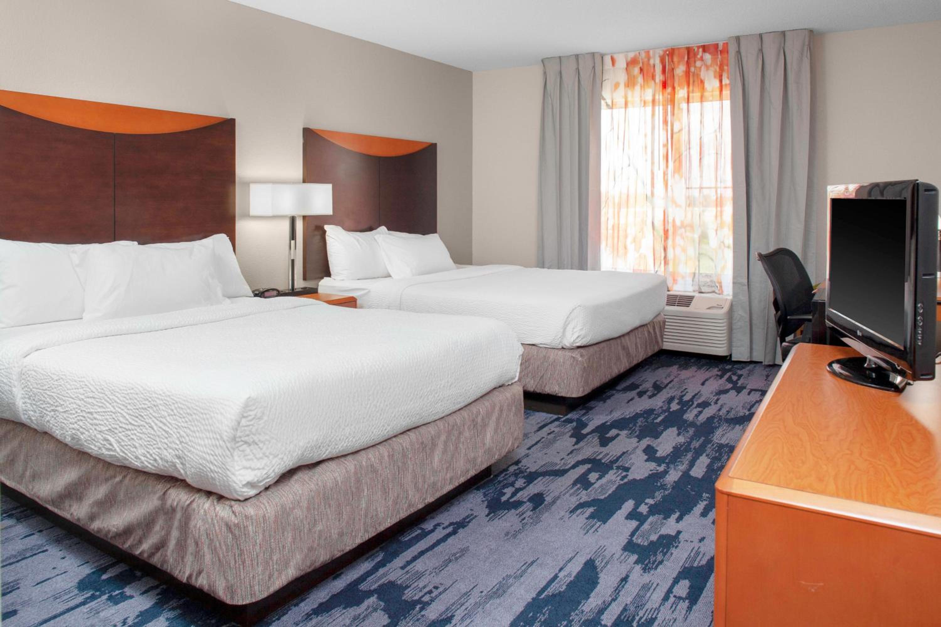 Queen Room with Two Queen Beds - Photo 1