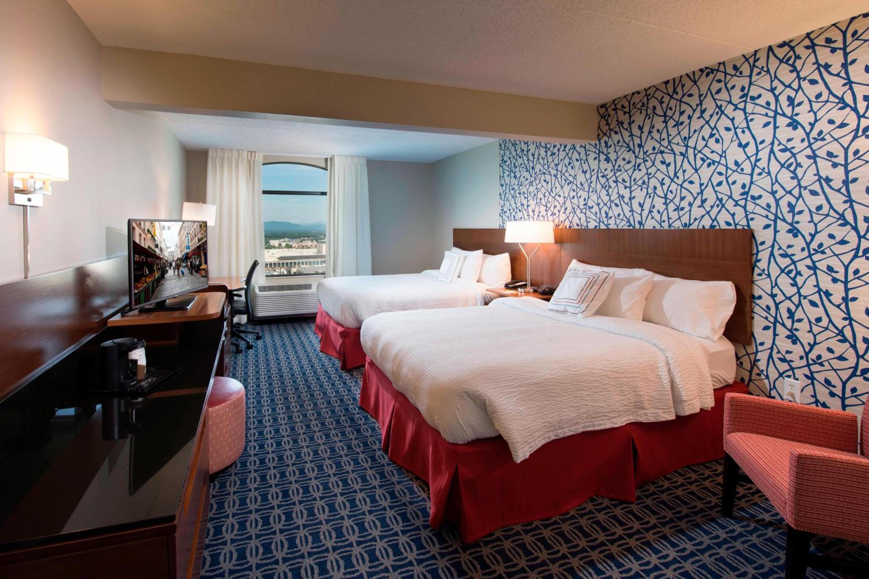 Queen Room with Two Queen Beds - Hearing Accessible