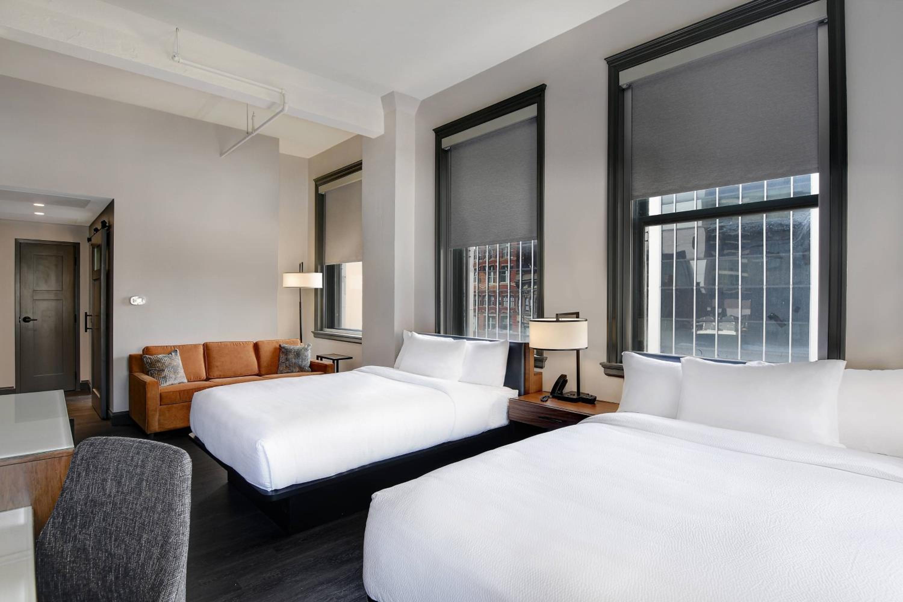 Queen Room with Two Queen Beds and Transfer Shower - Mobility Access - Photo 3