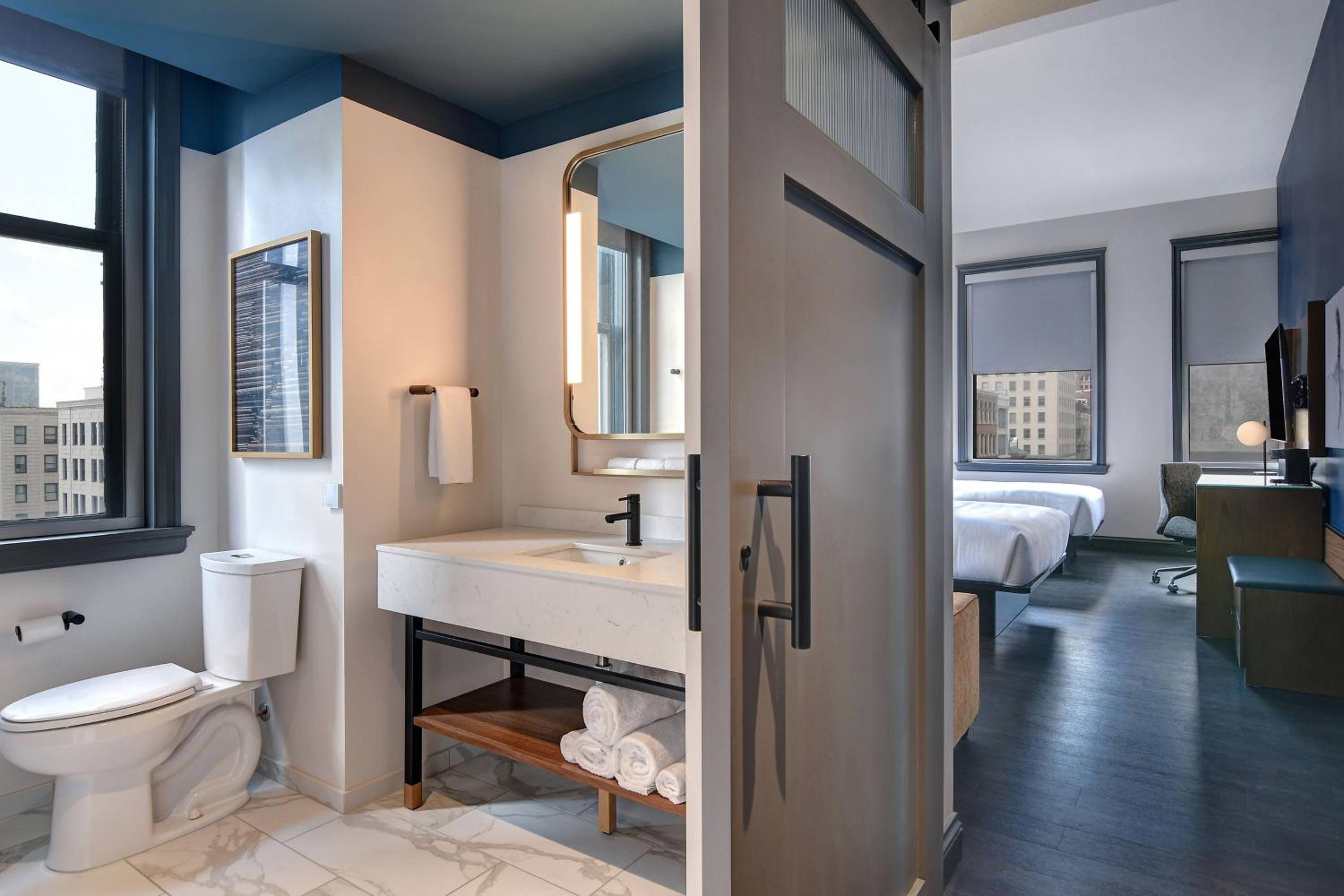 Queen Room with Two Queen Beds and Transfer Shower - Mobility Access - Photo 7