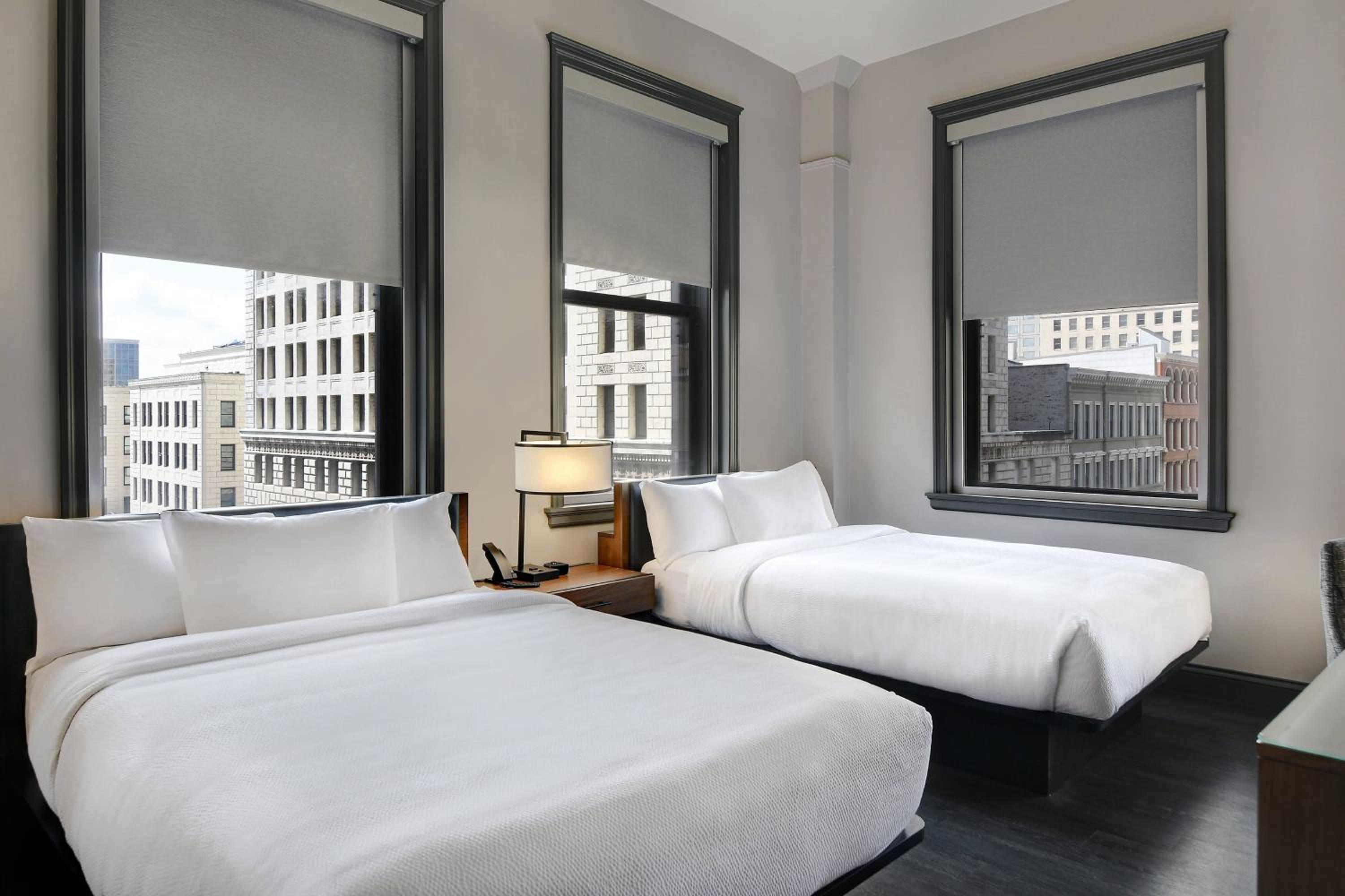 Queen Room with Two Queen Beds and Transfer Shower - Mobility Access - Photo 6