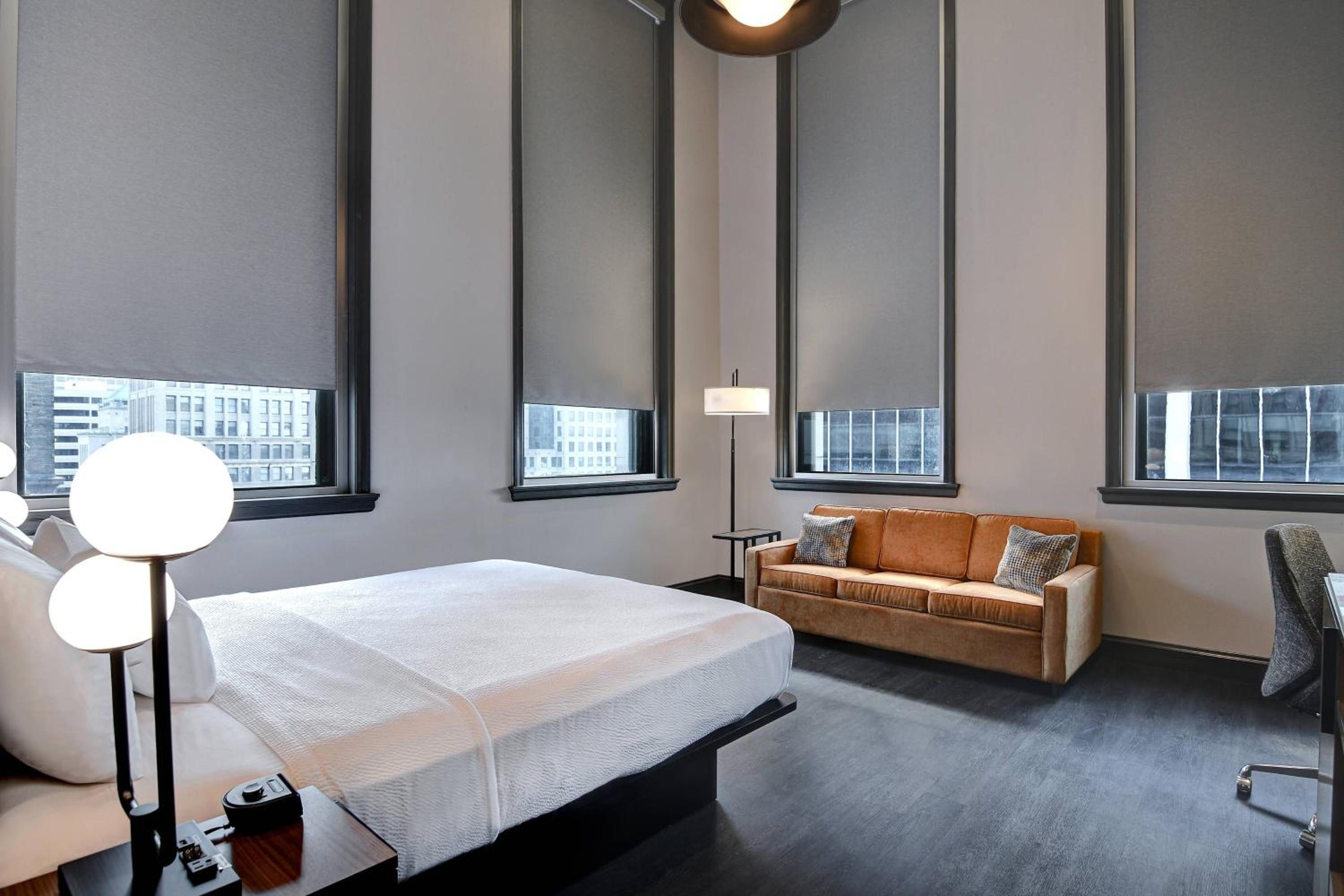 King Room with Sofa Bed - Photo 2