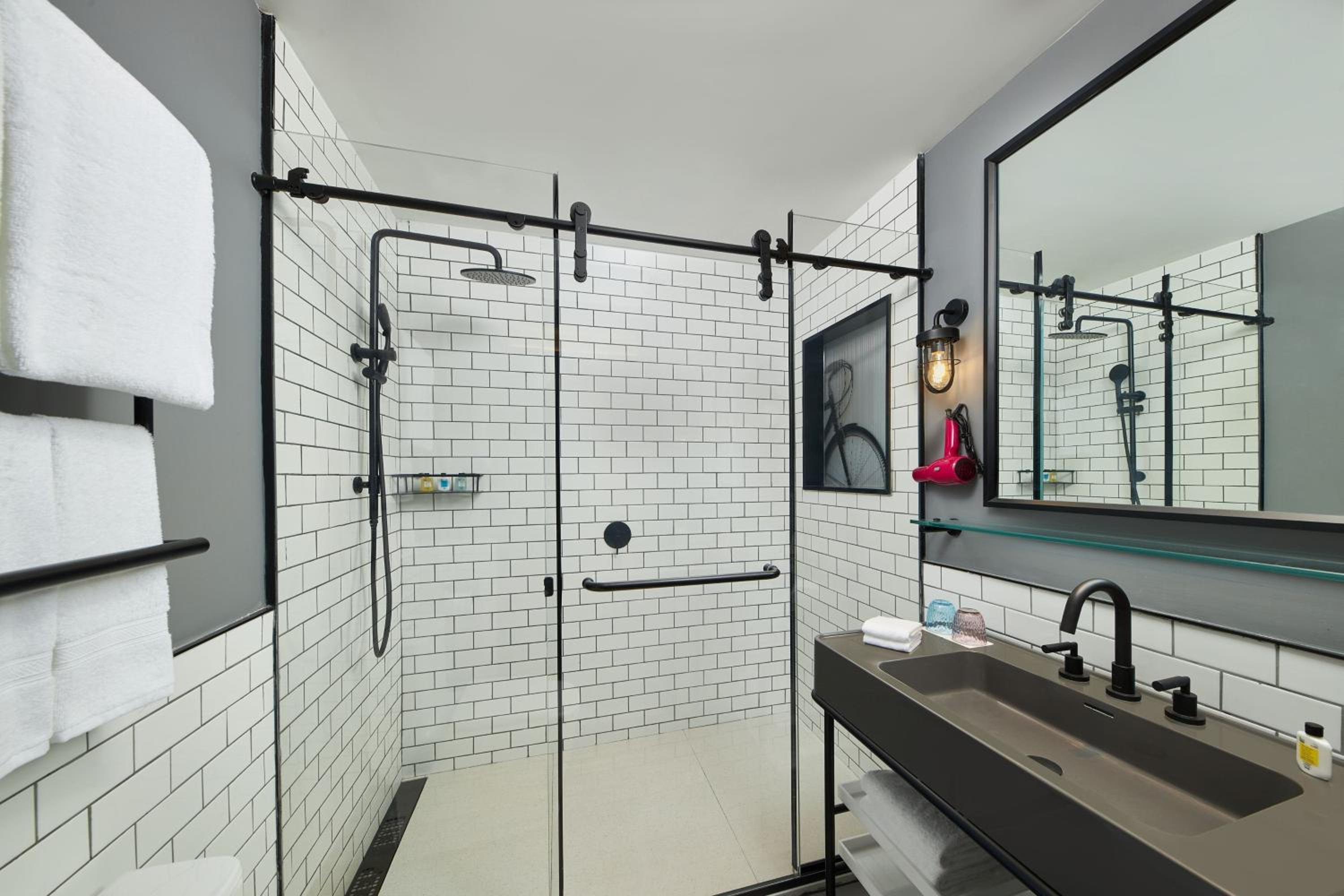 Standard Twin Room - Photo 1
