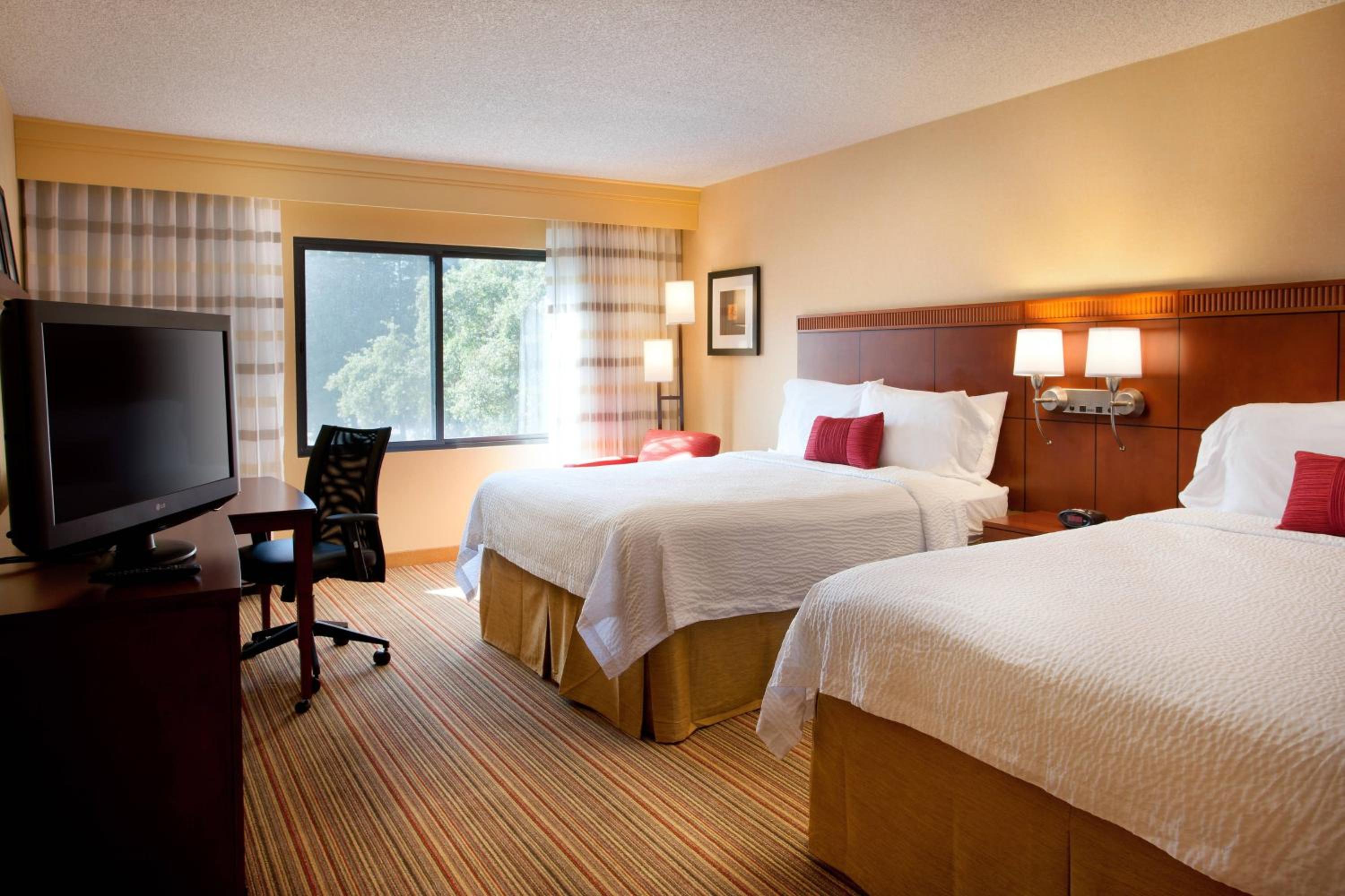 Queen Room with Two Queen Beds - Photo 1