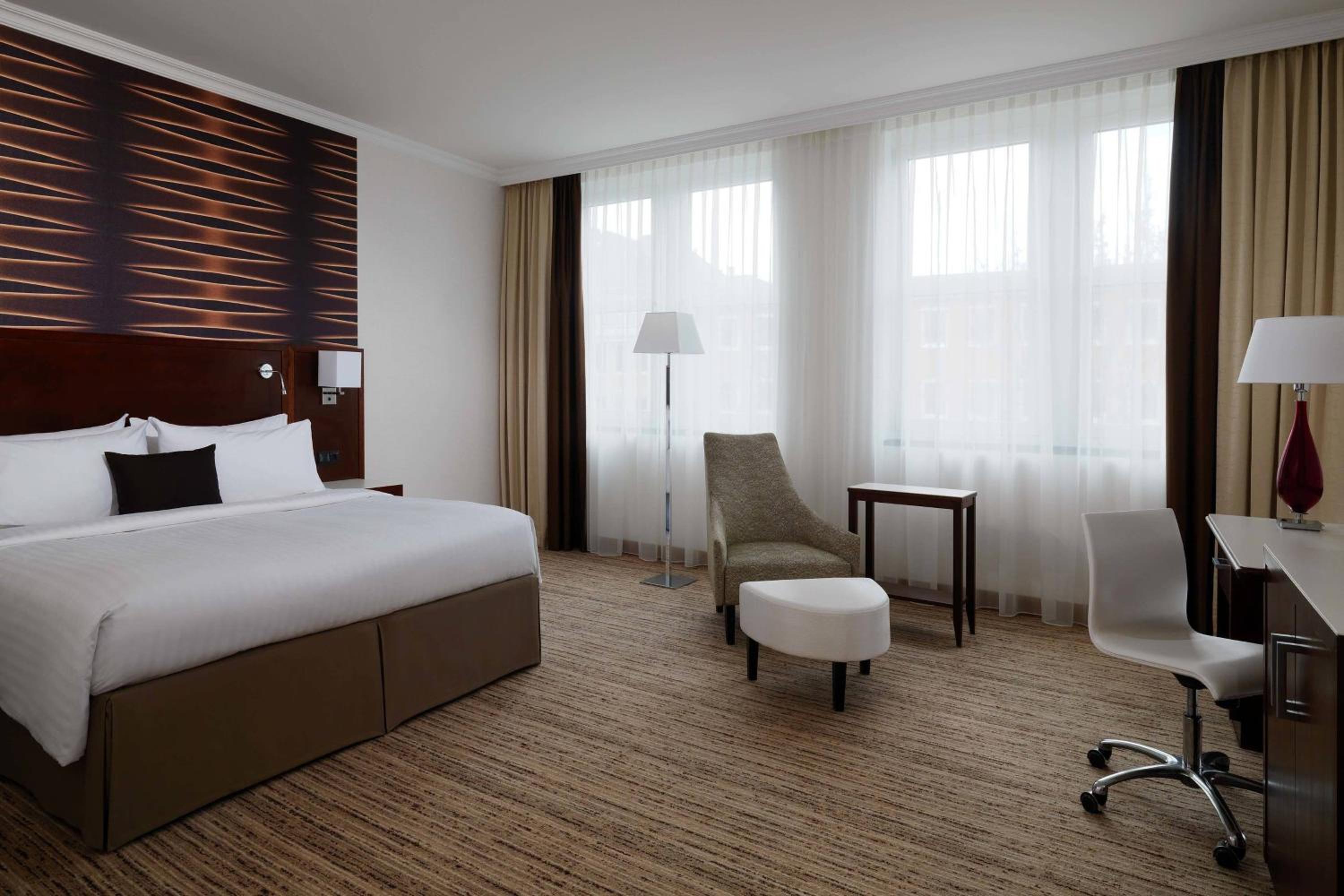 Grand Deluxe, Larger Room, King bed