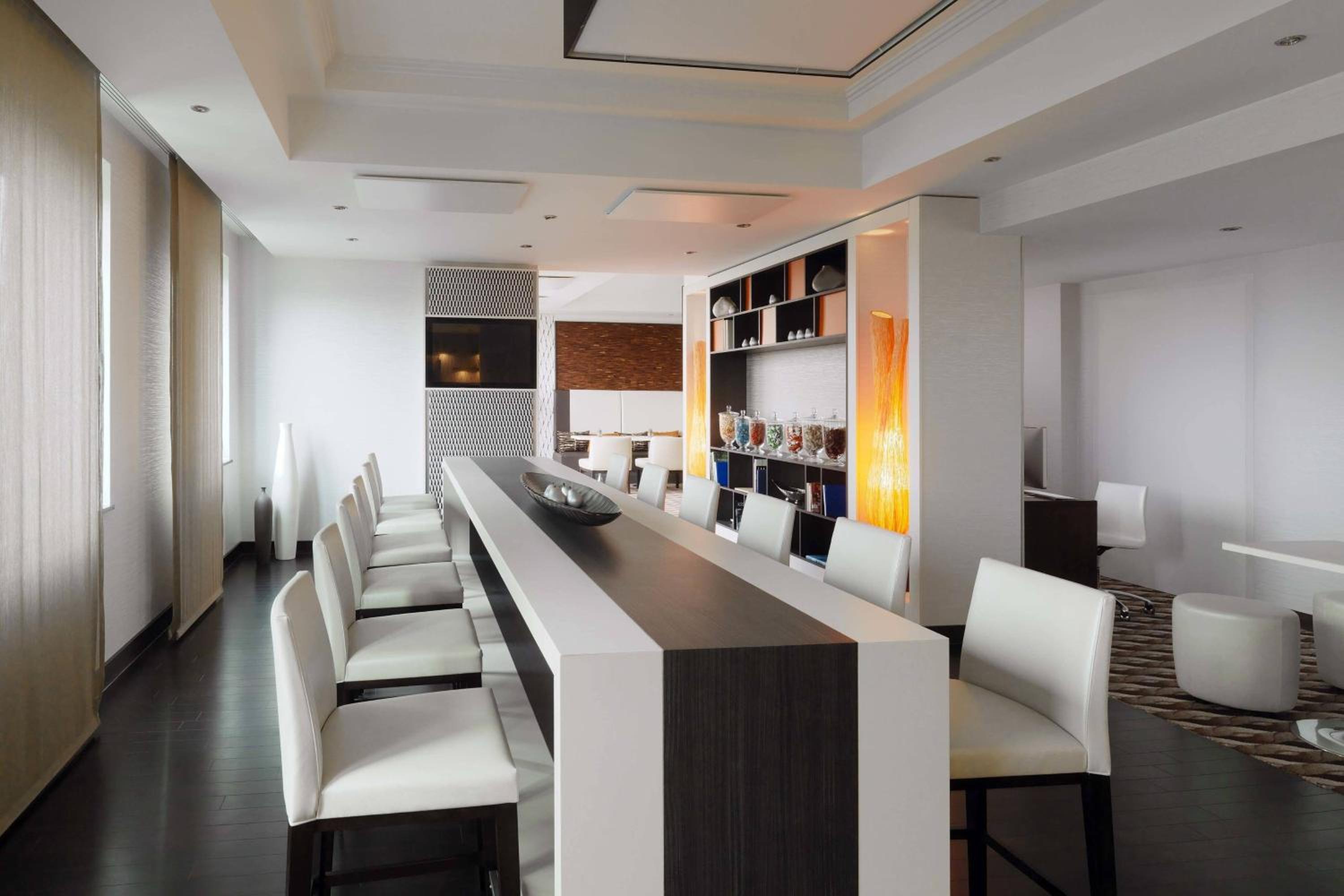 Executive Twin Room thumbnail 6