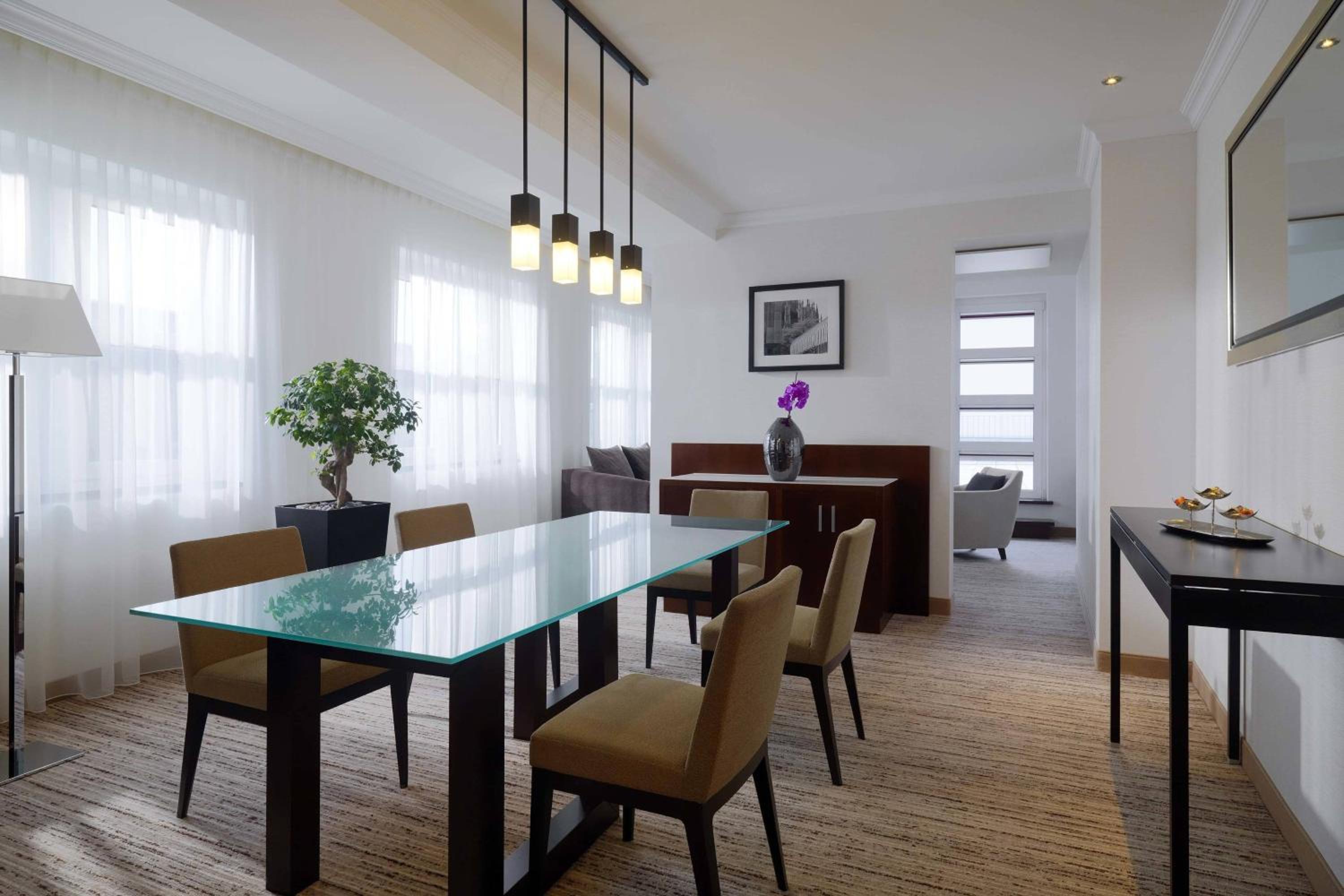 One-Bedroom King Suite - Terrace Level