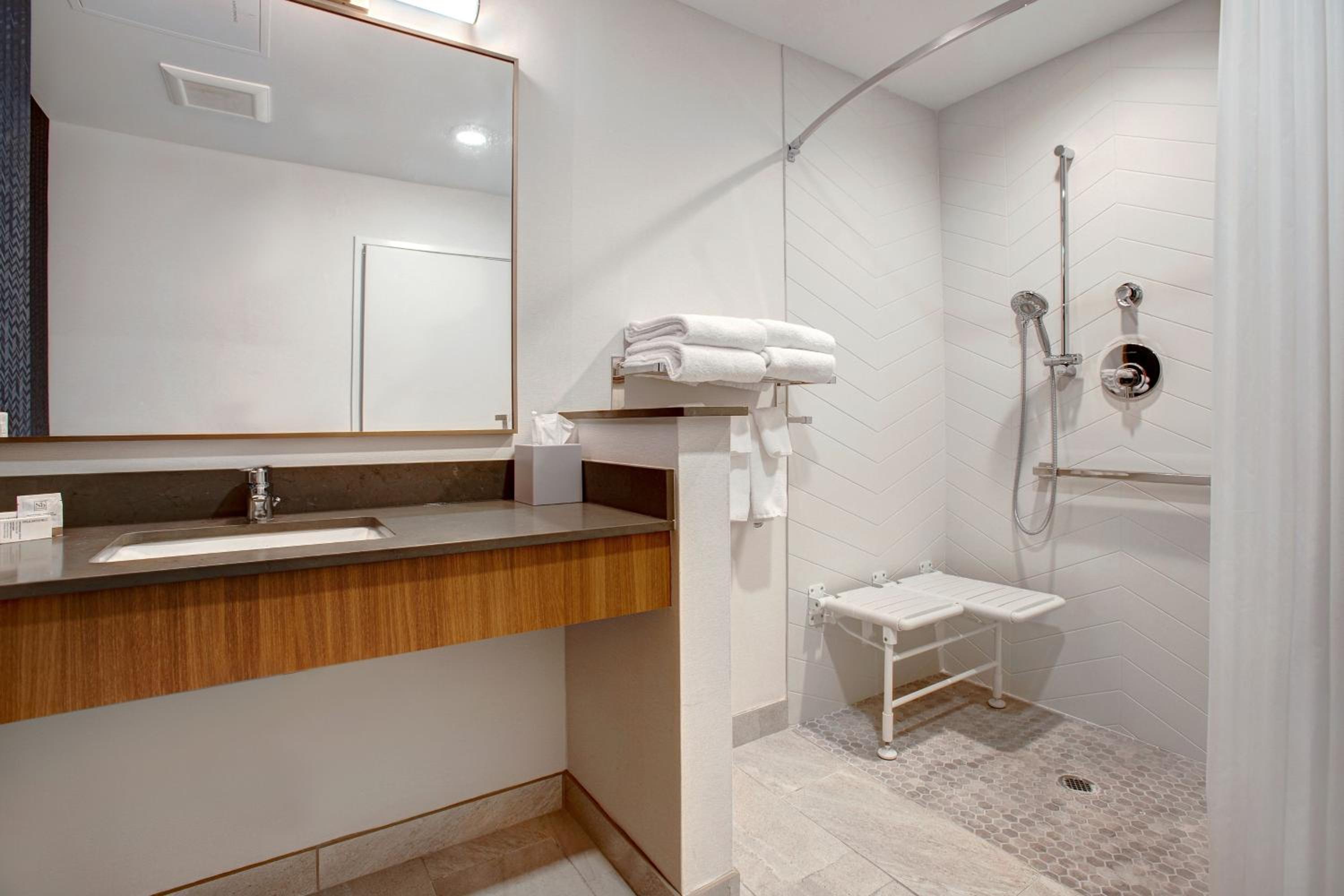 King Room - Hearing Accessible - Photo 2