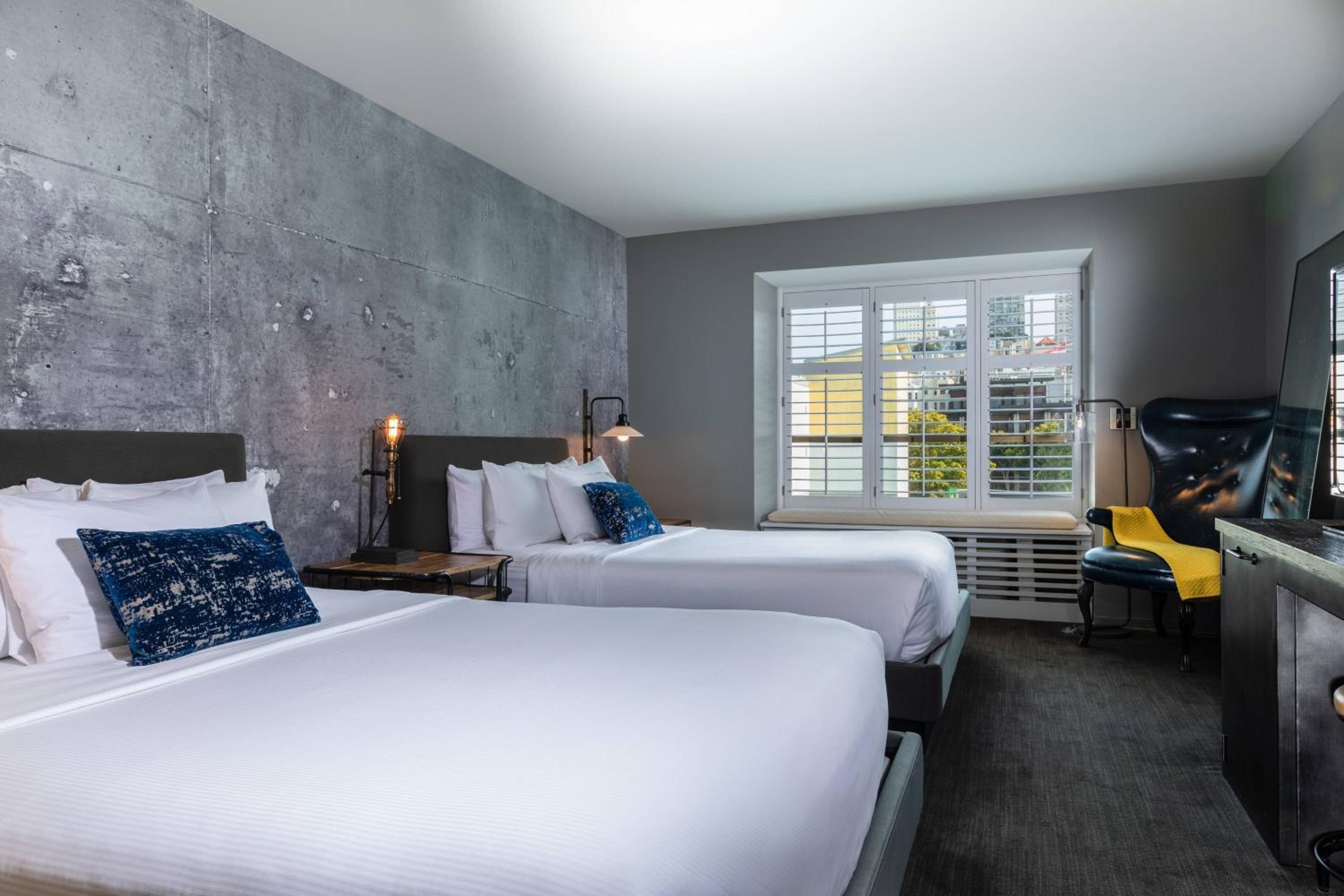 Larger Guest room, 2 Queen, Urban view