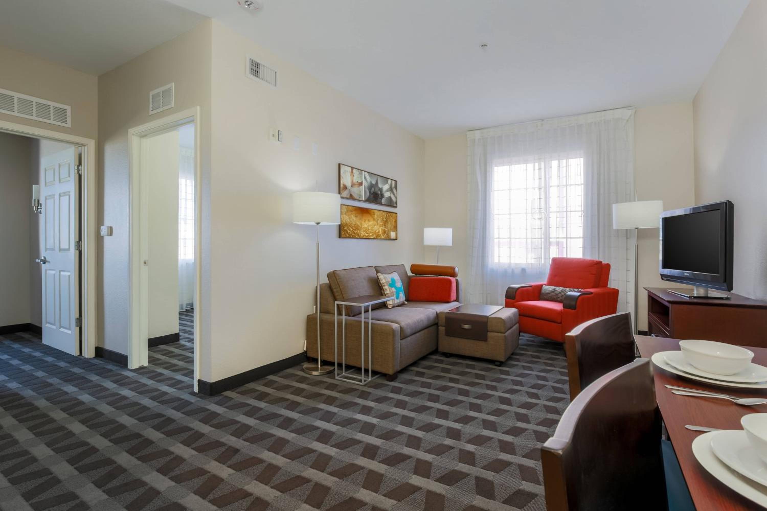 Two-Bedroom Suite - Photo 5